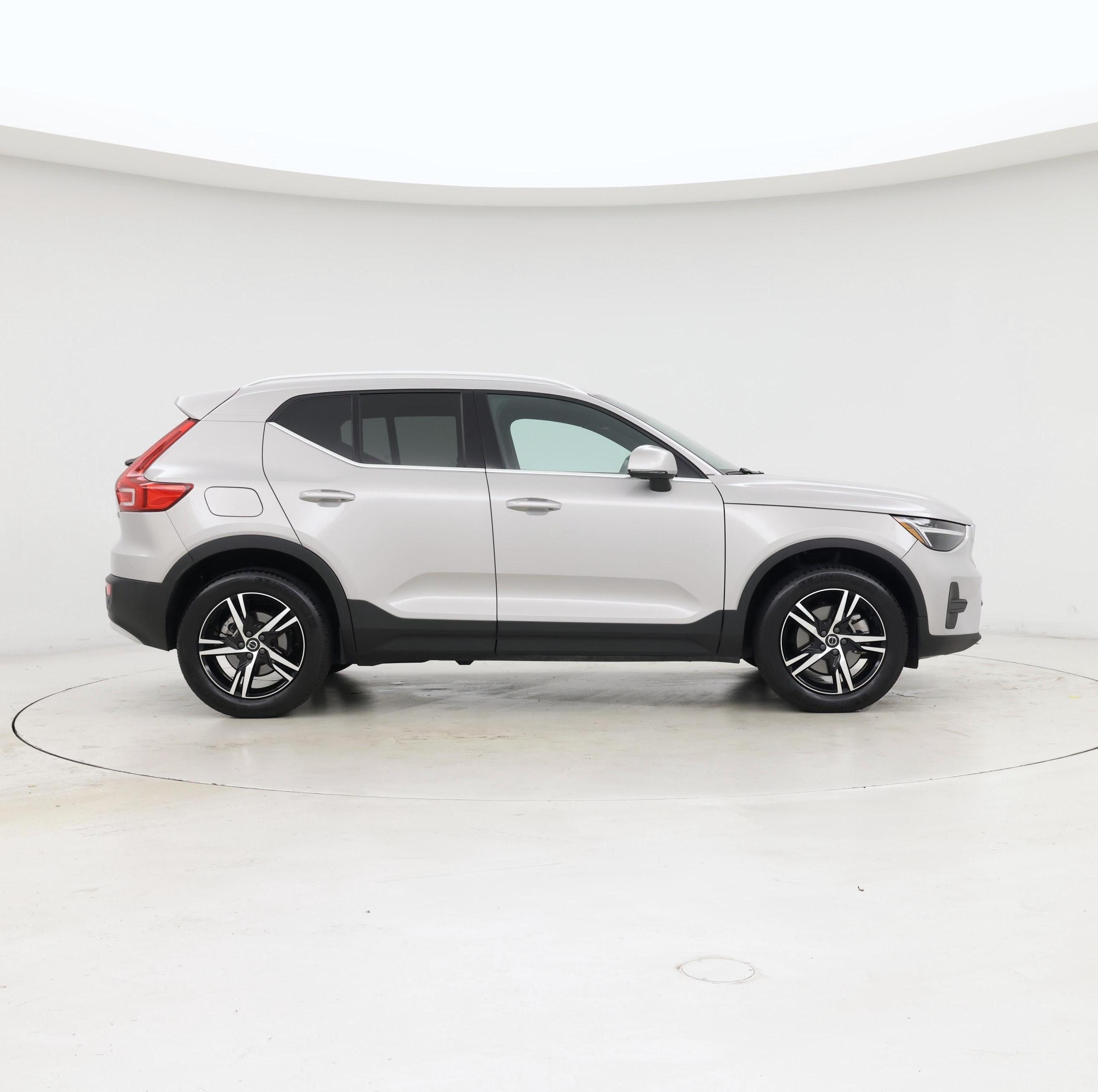 Thumbnail: 2025 Volvo XC40 - 7