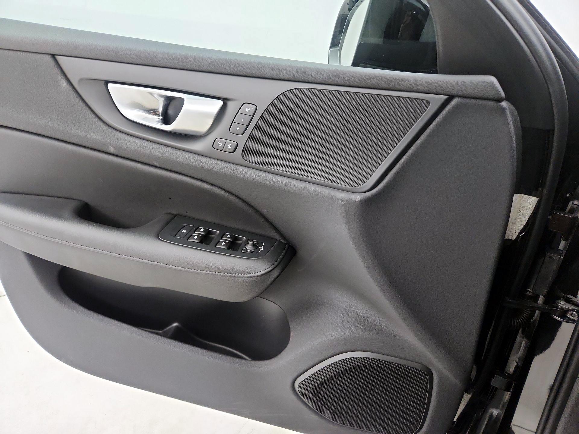 Thumbnail: 2025 Volvo S60 - 12