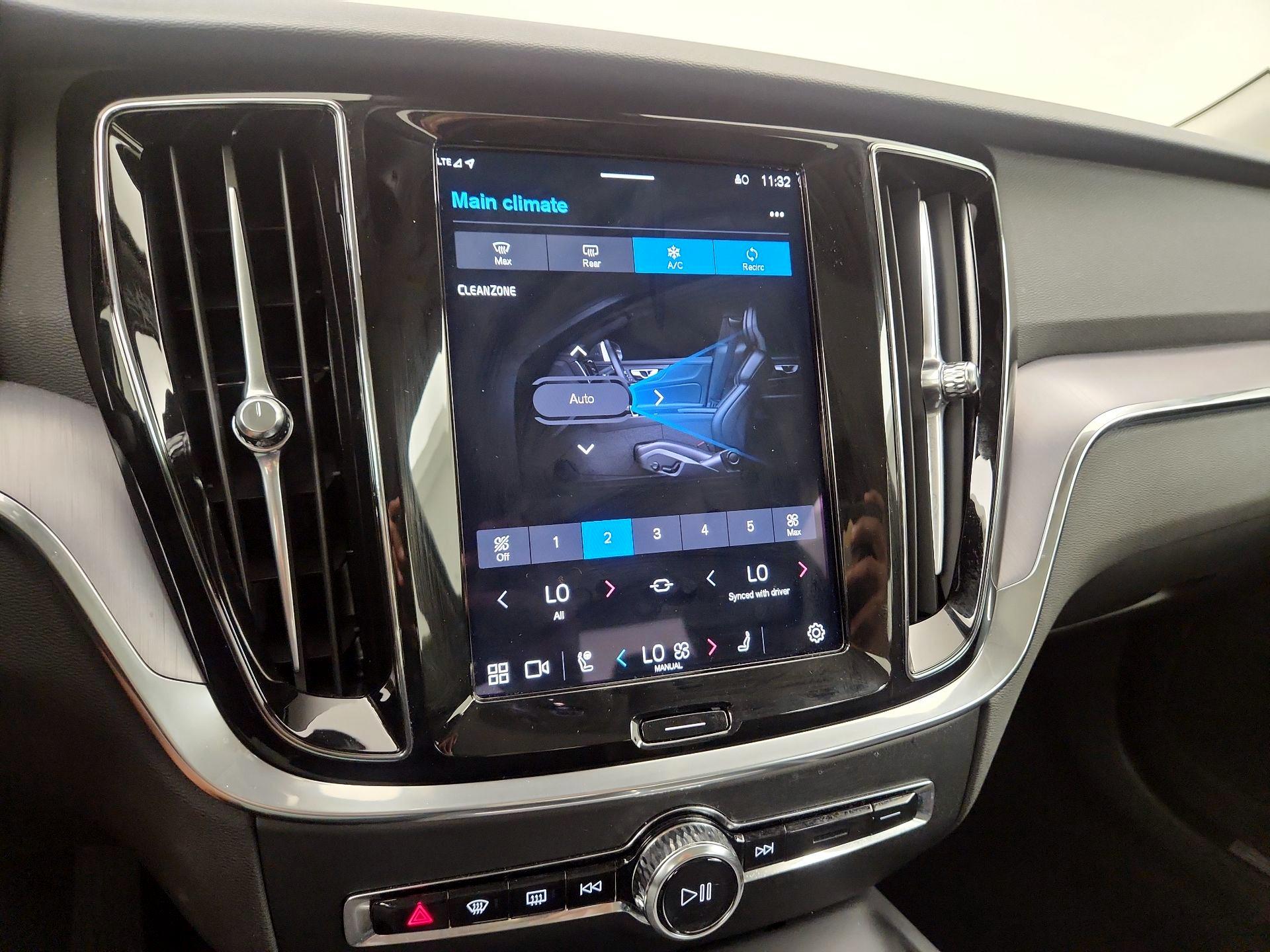 Thumbnail: 2025 Volvo S60 - 17