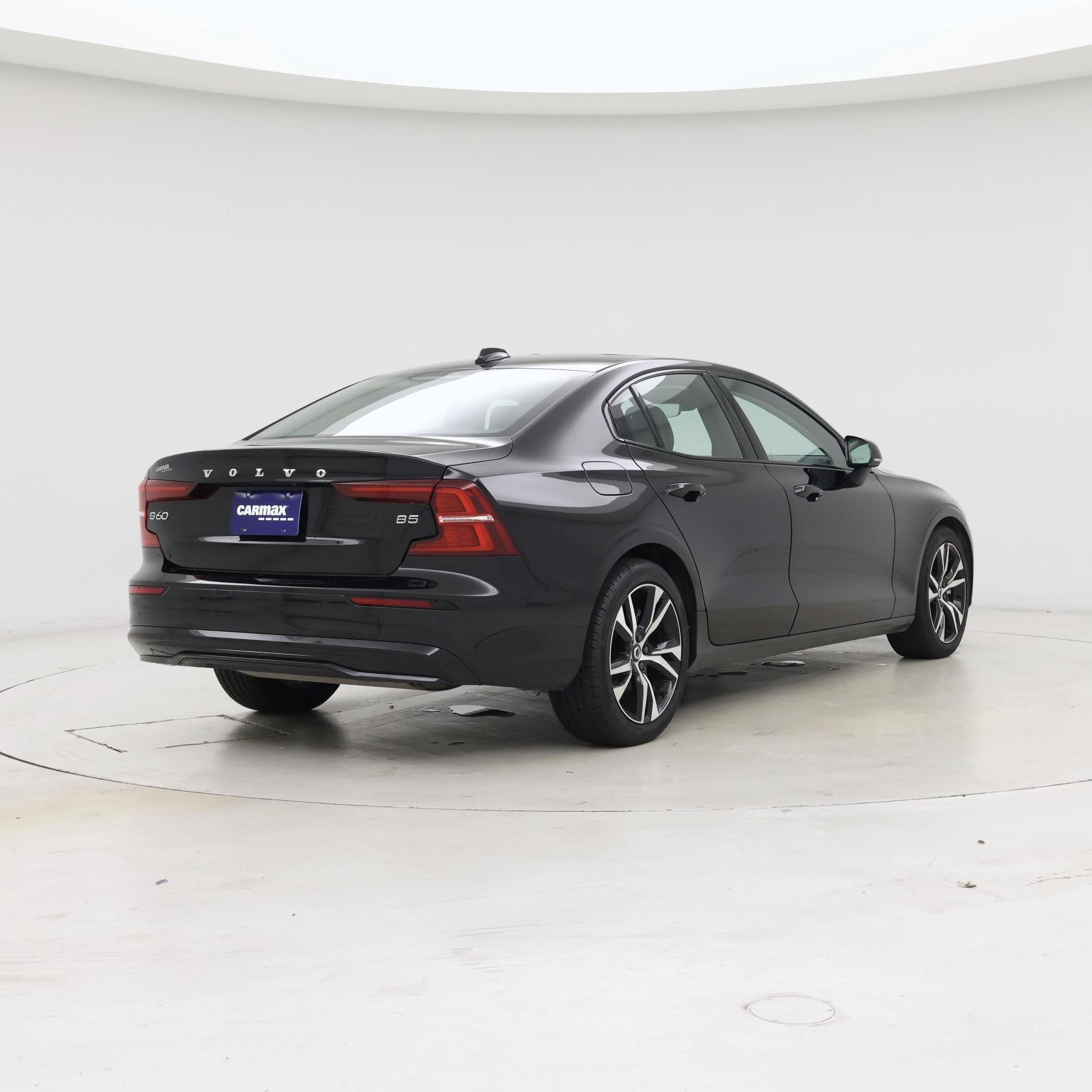 Thumbnail: 2025 Volvo S60 - 8
