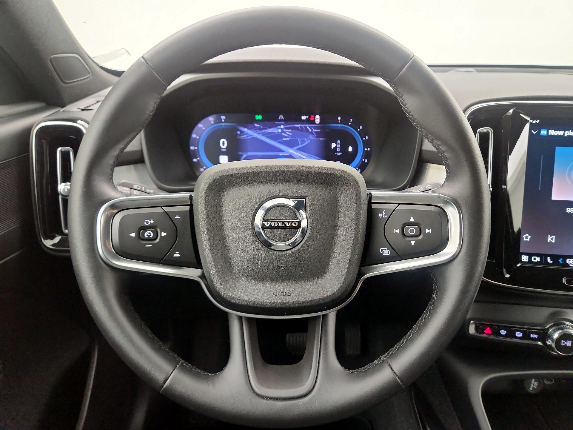 Thumbnail: 2025 Volvo XC40 - 10