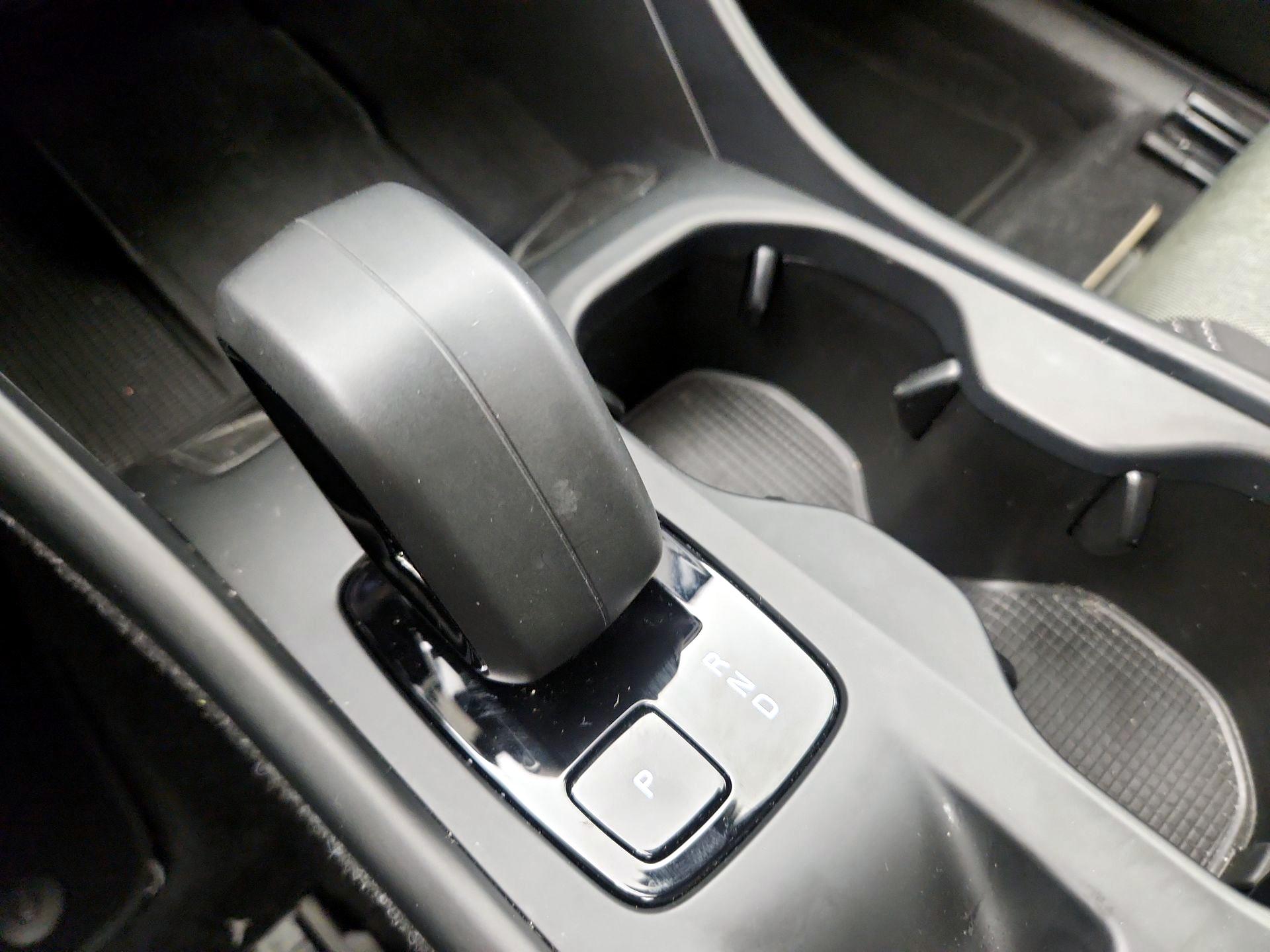 Thumbnail: 2025 Volvo XC40 - 16