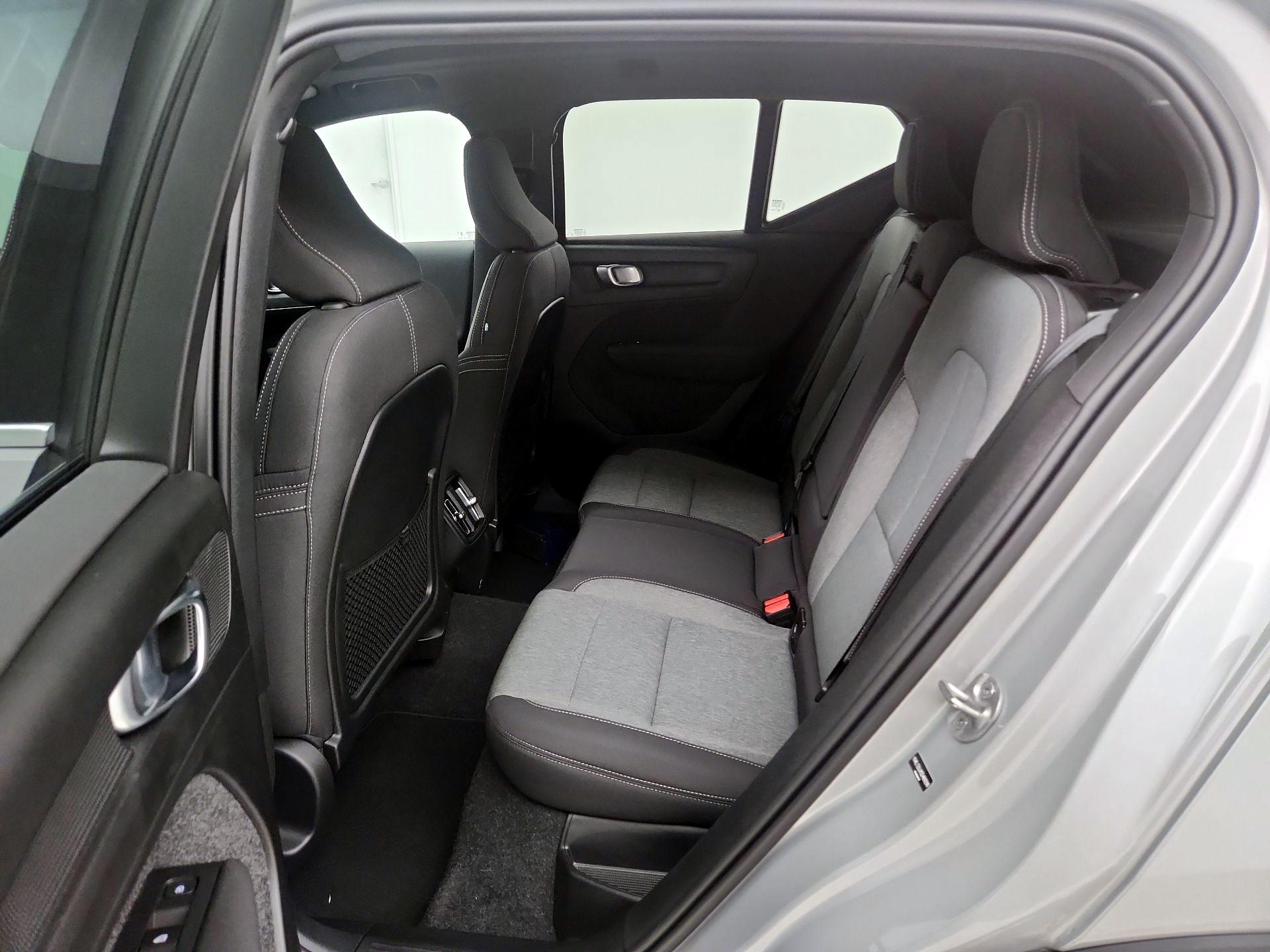 Thumbnail: 2025 Volvo XC40 - 17