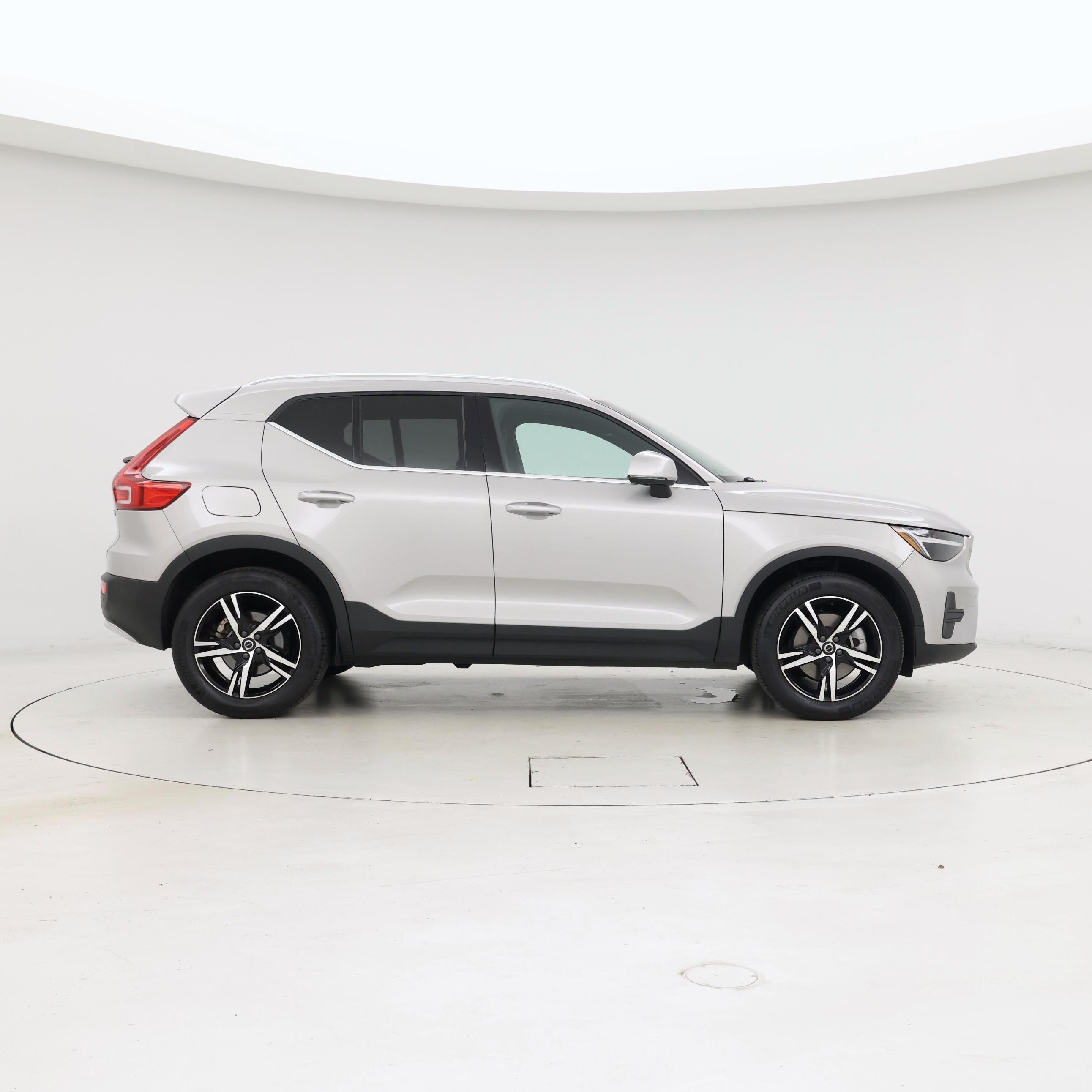 Thumbnail: 2025 Volvo XC40 - 7