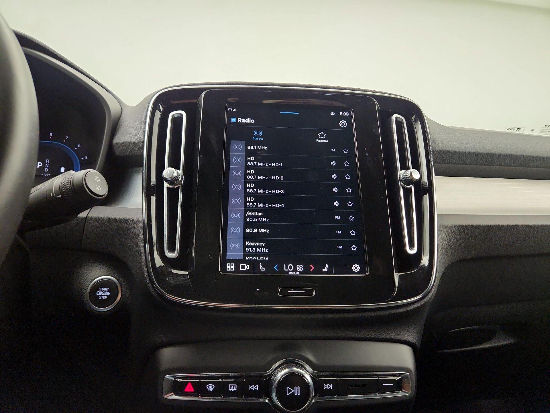 Thumbnail: 2025 Volvo XC40 - 13