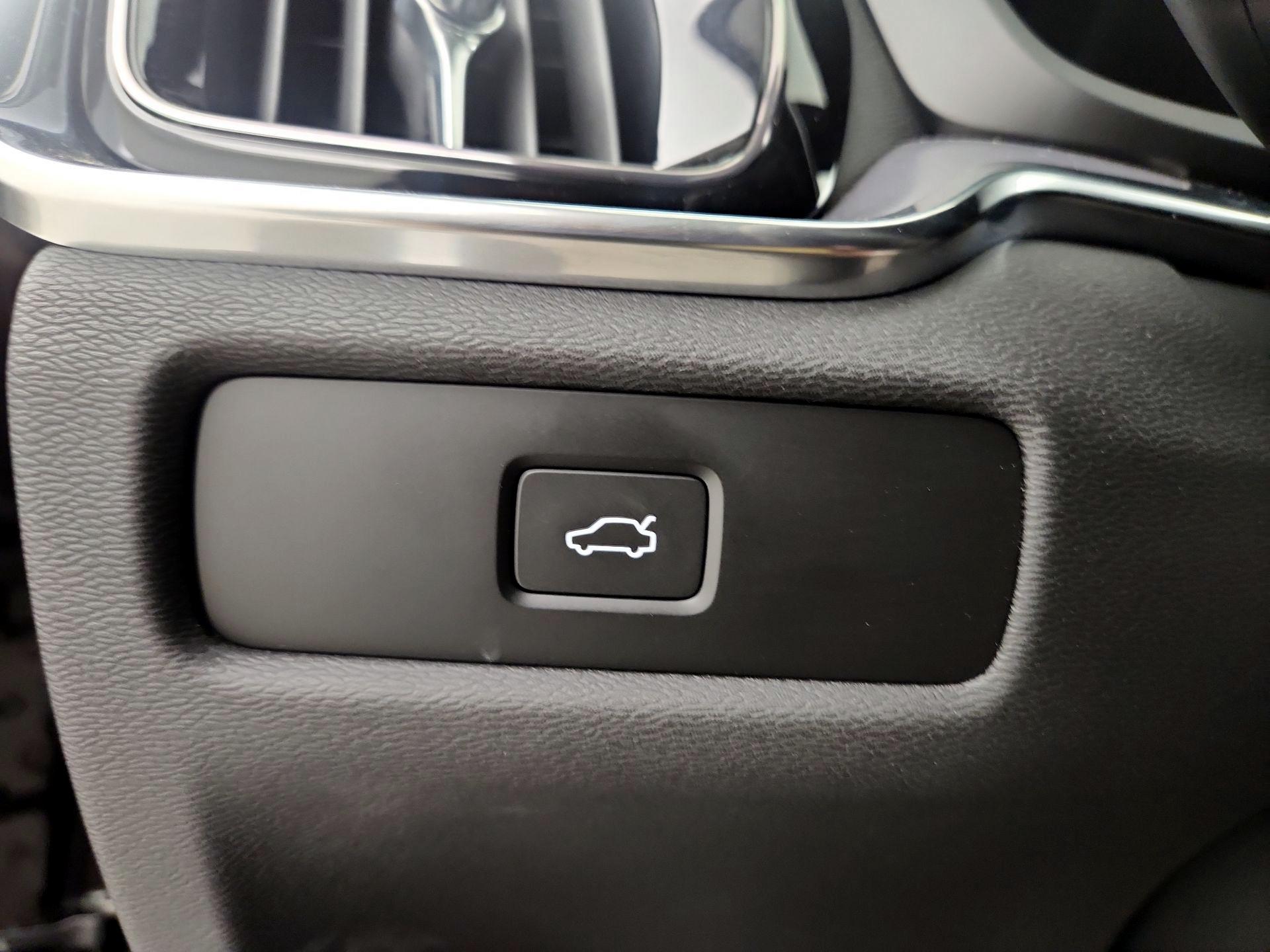Thumbnail: 2025 Volvo S60 - 13