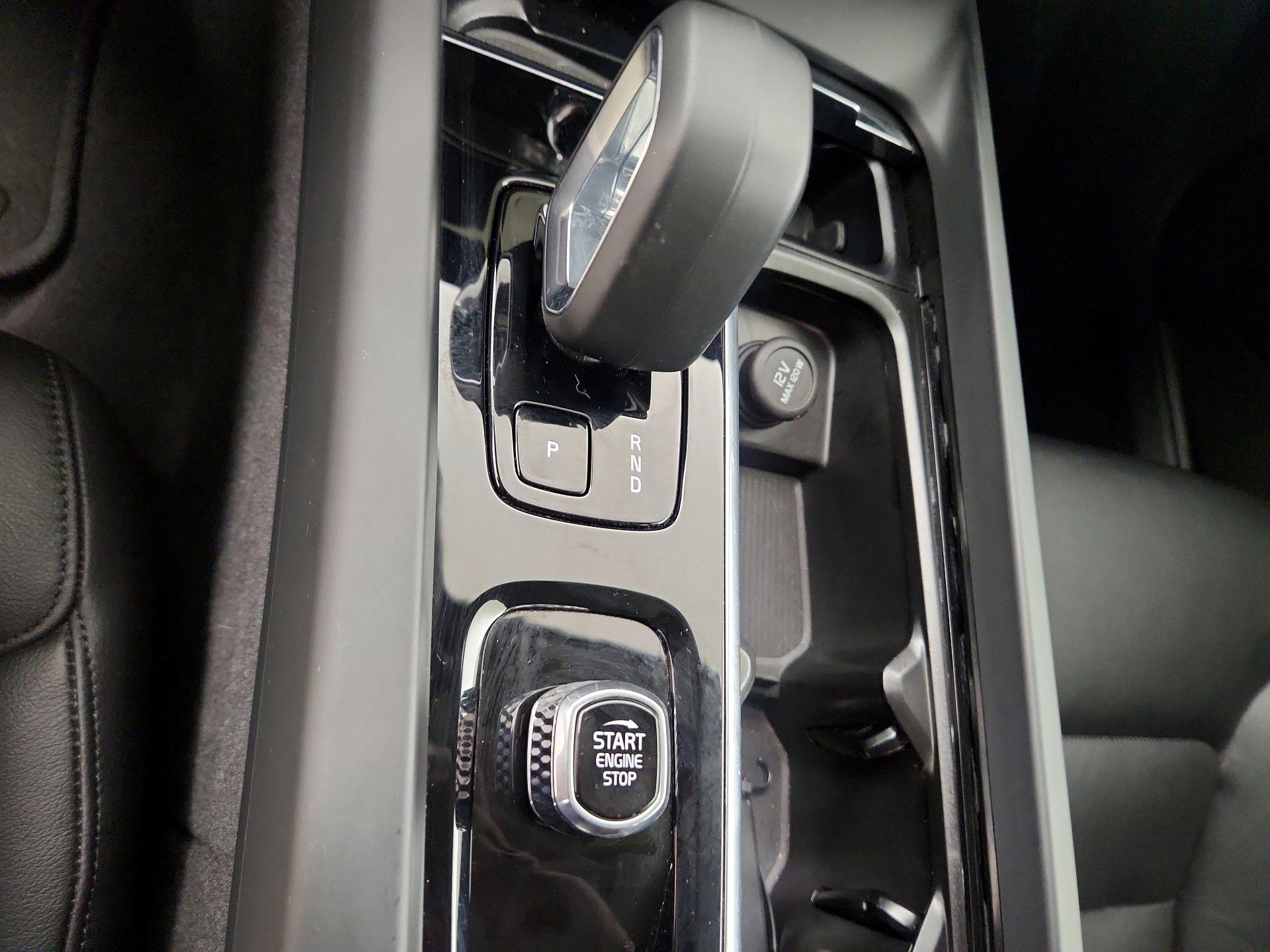 Thumbnail: 2025 Volvo S60 - 17