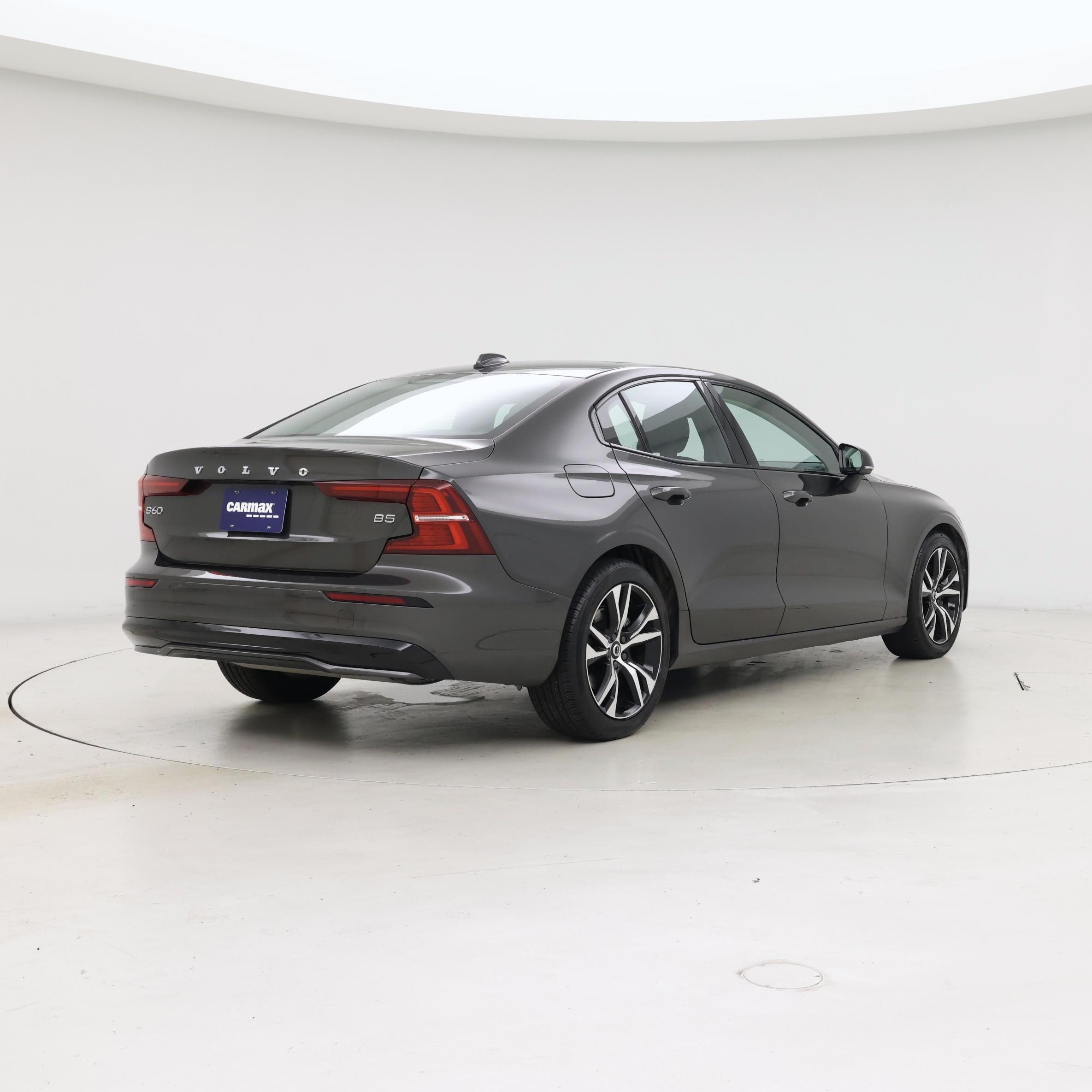 Thumbnail: 2025 Volvo S60 - 8