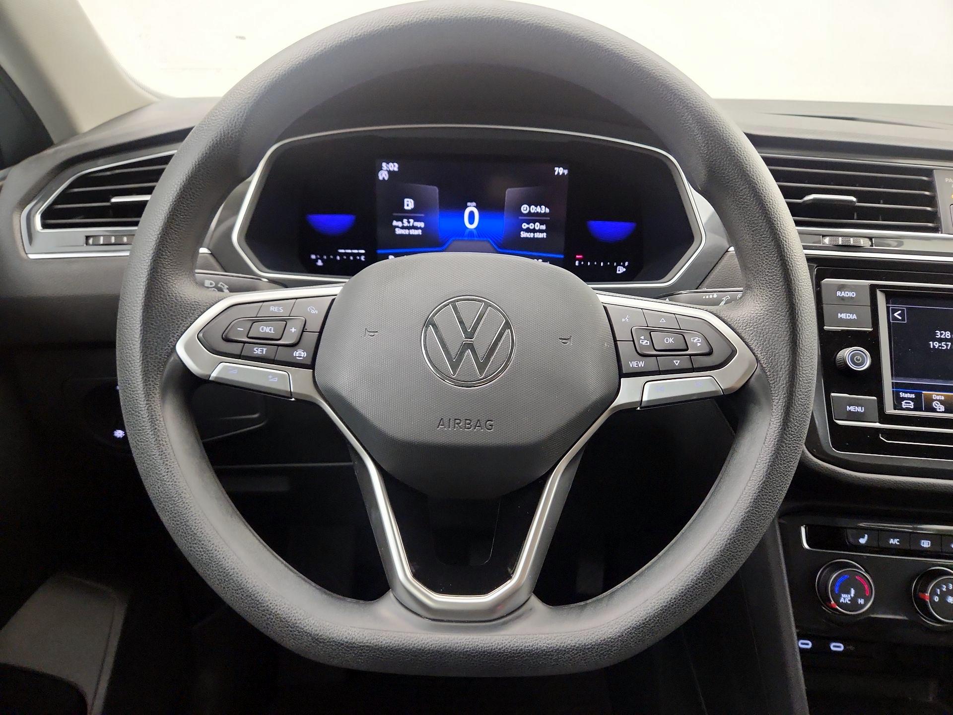 Thumbnail: 2022 Volkswagen Tiguan - 10