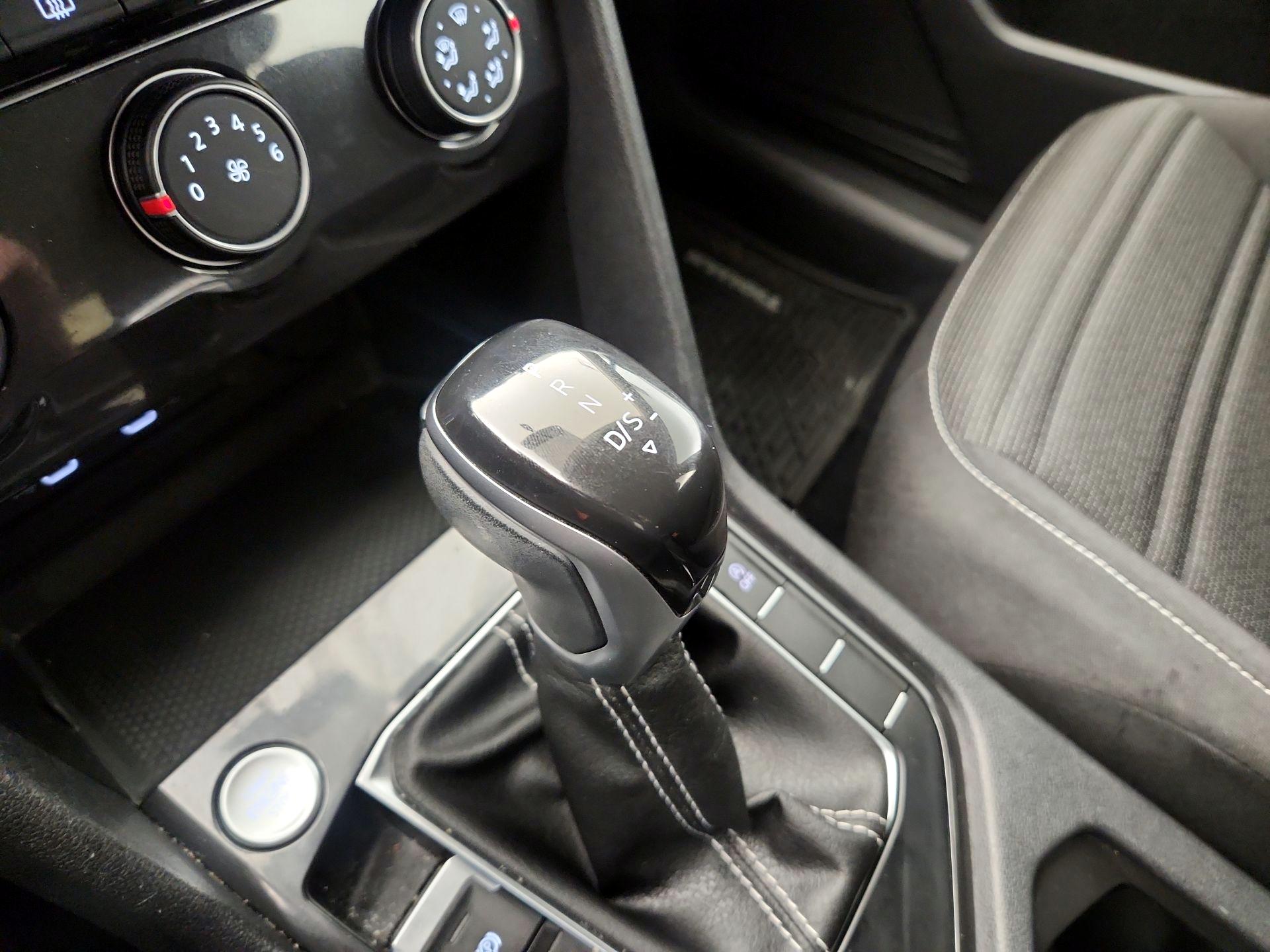 Thumbnail: 2022 Volkswagen Tiguan - 17