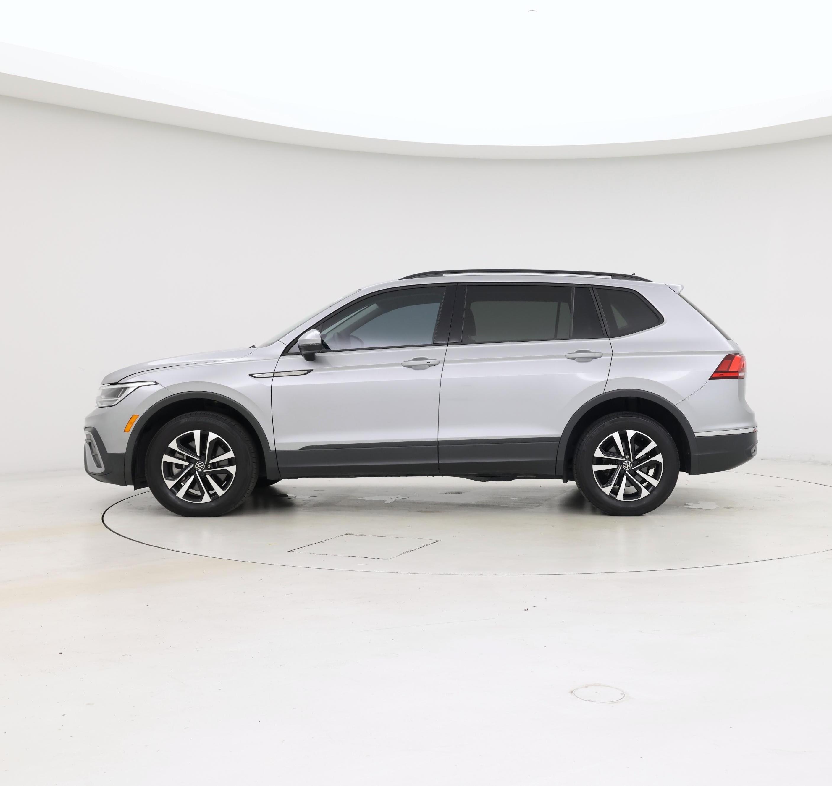 Thumbnail: 2022 Volkswagen Tiguan - 3