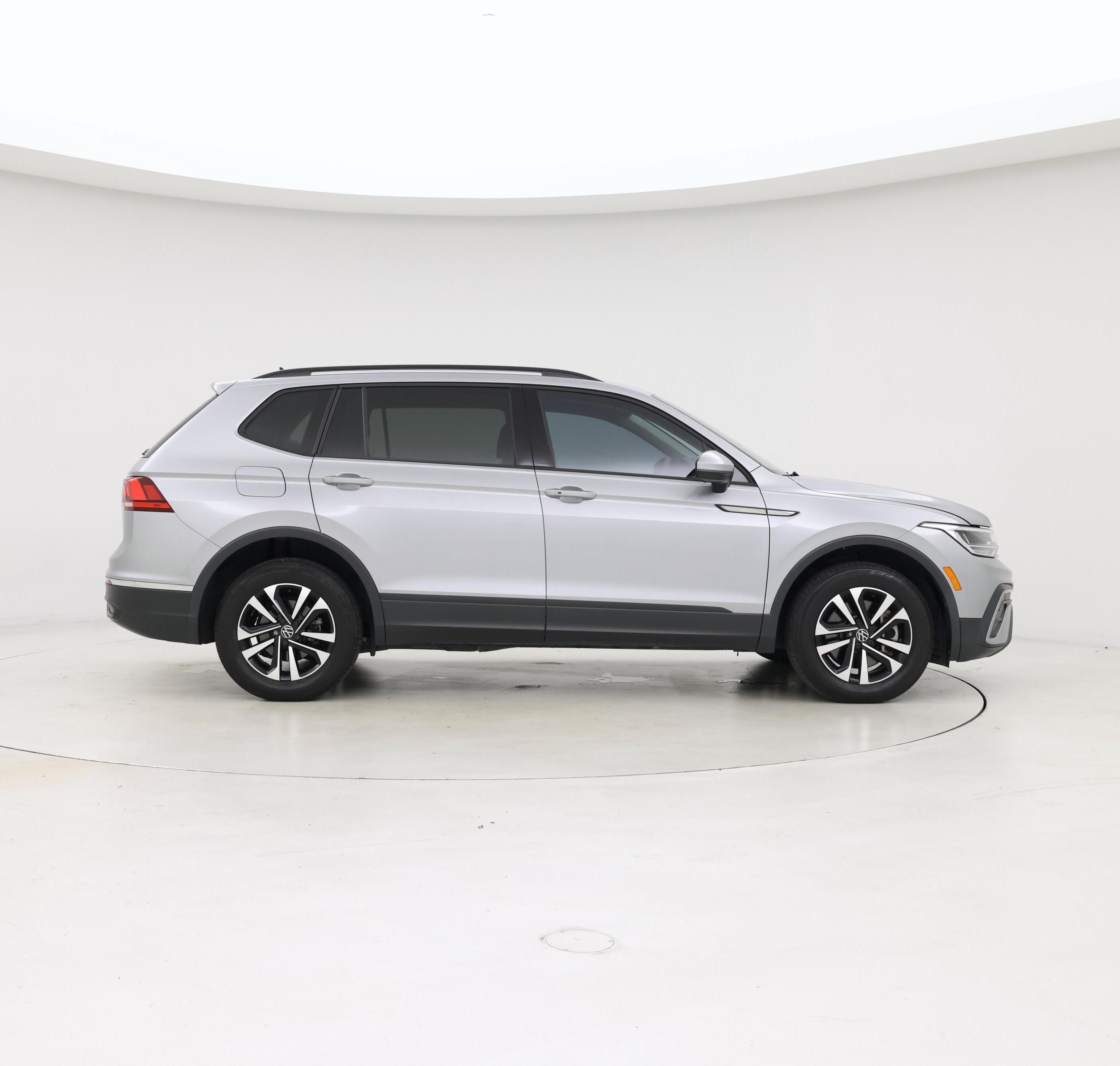 Thumbnail: 2022 Volkswagen Tiguan - 7