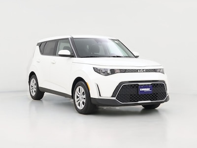 White 2023 Kia Soul LX