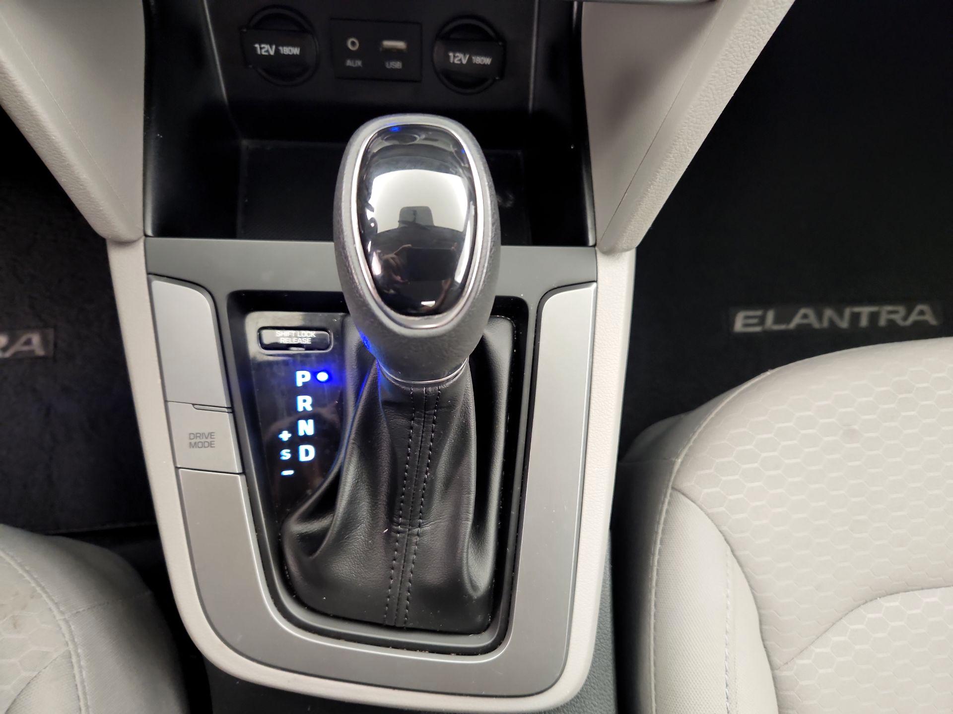 Thumbnail: 2019 Hyundai Elantra - 17