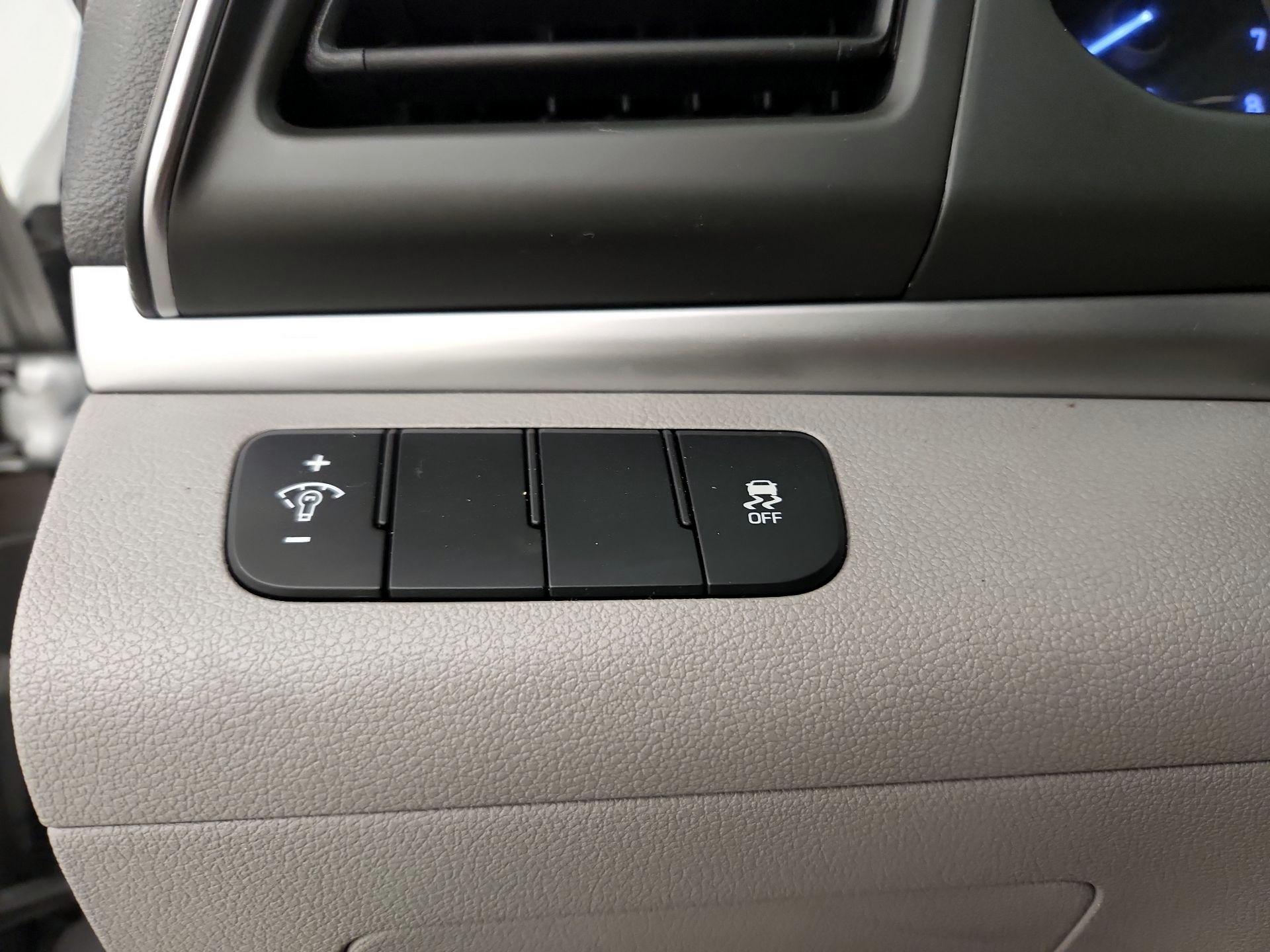 Thumbnail: 2019 Hyundai Elantra - 13