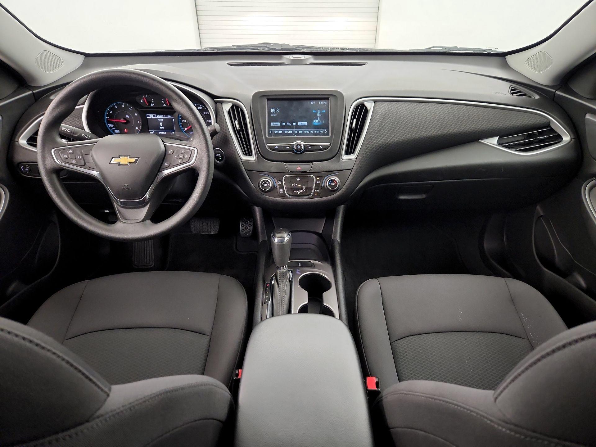 Thumbnail: 2017 Chevrolet Malibu - 9