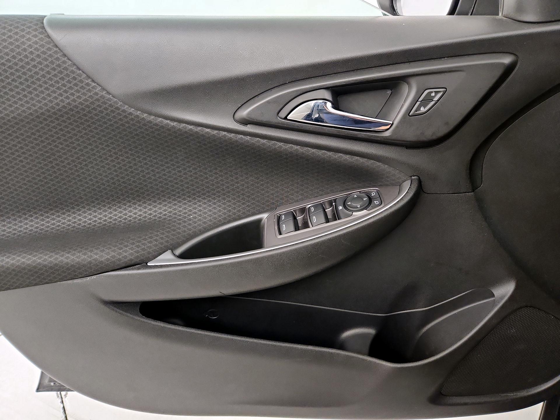 Thumbnail: 2017 Chevrolet Malibu - 12