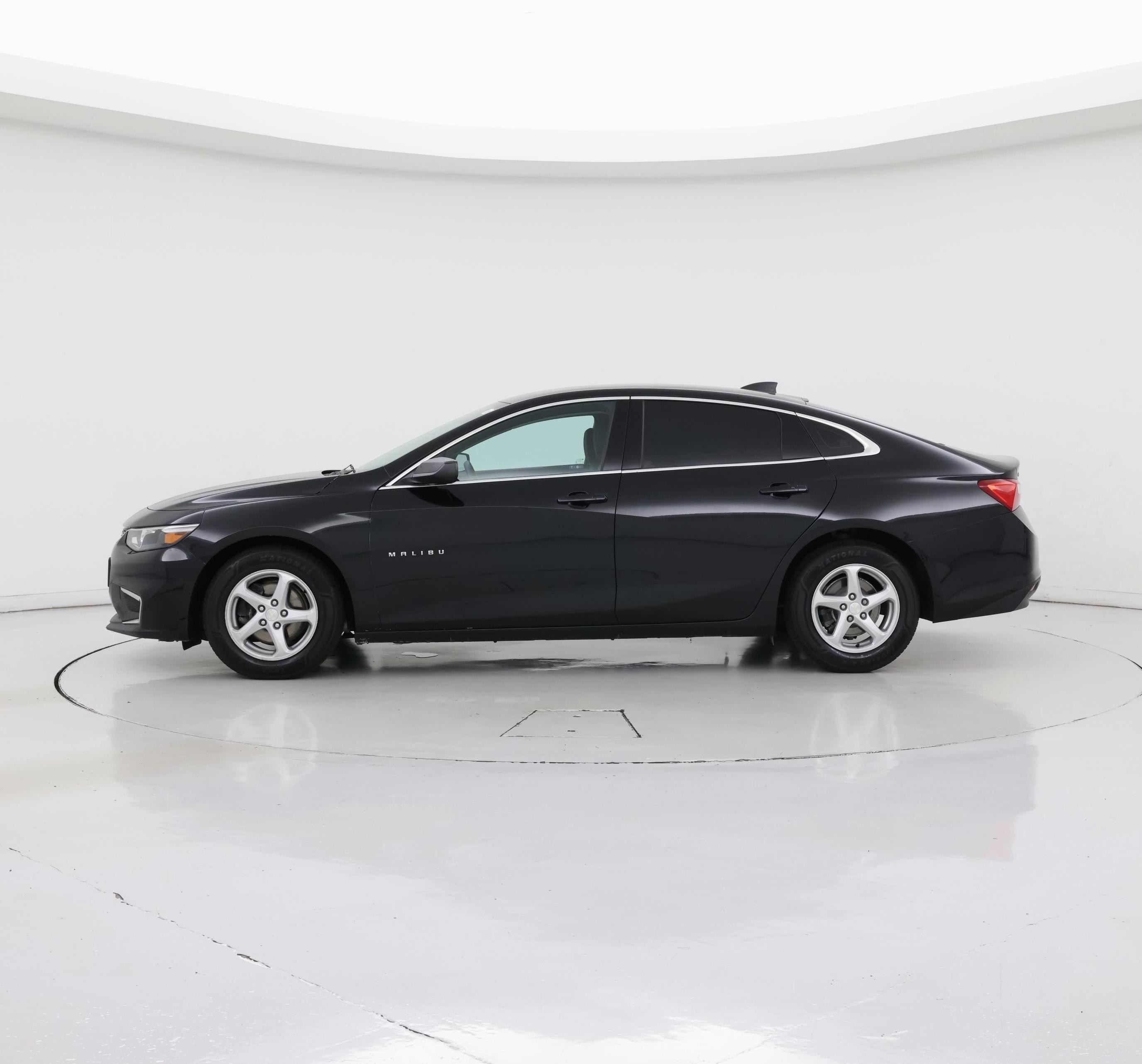 Thumbnail: 2017 Chevrolet Malibu - 3