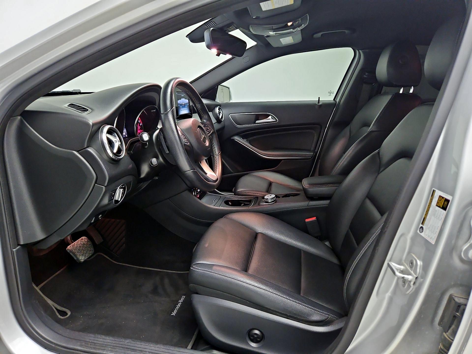 Thumbnail: 2016 Mercedes-Benz GLA - 11
