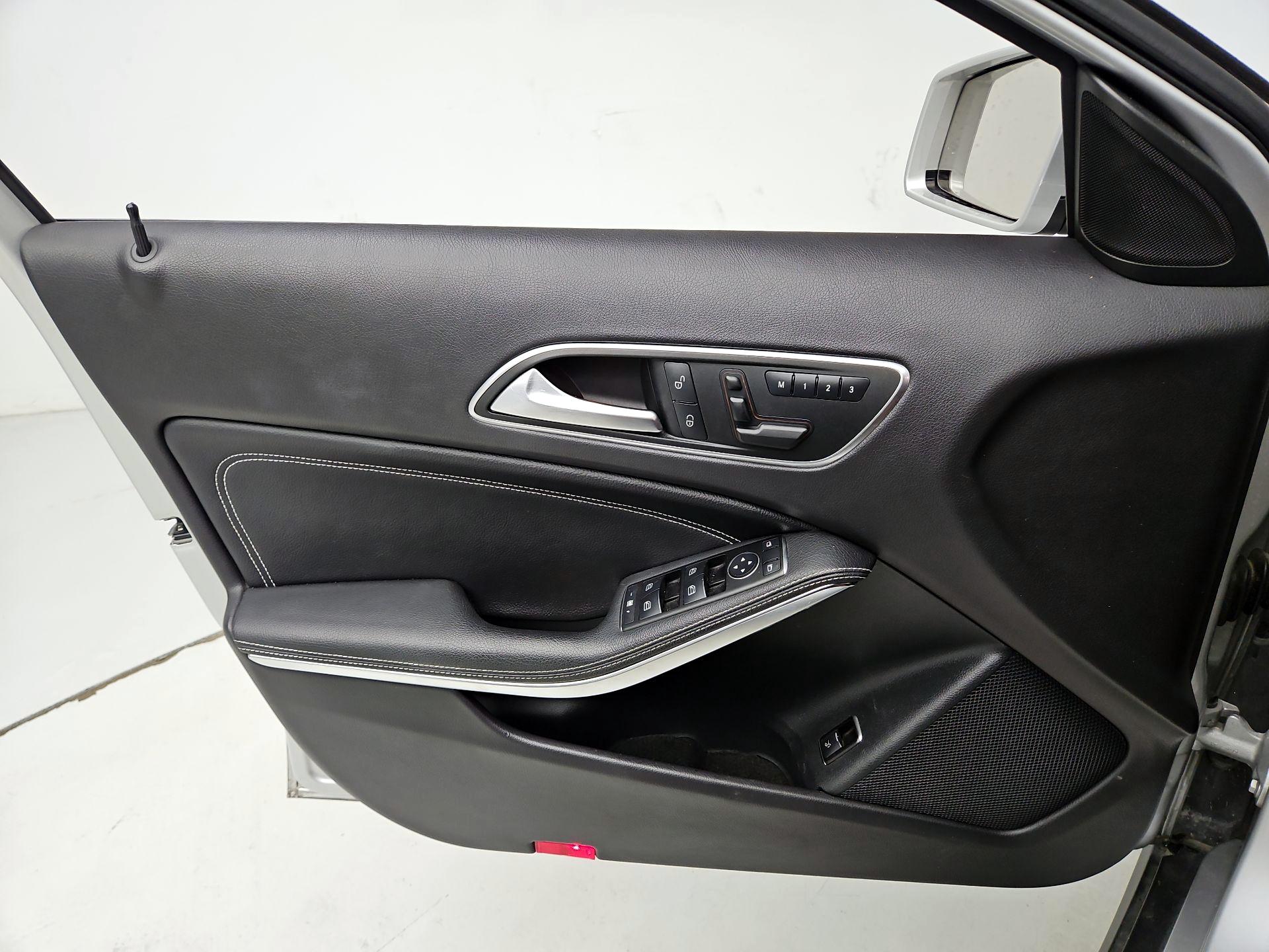 Thumbnail: 2016 Mercedes-Benz GLA - 12