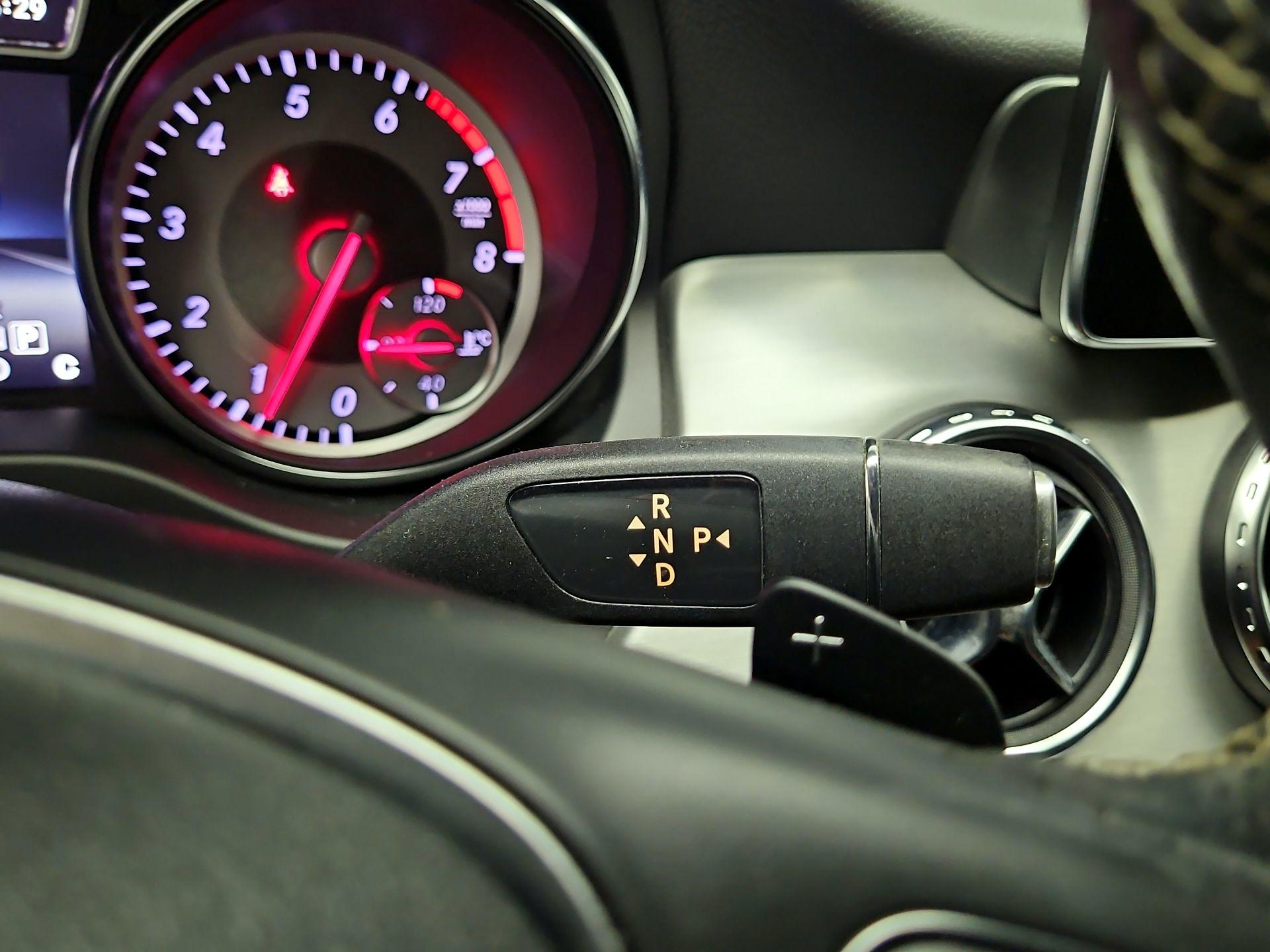 Thumbnail: 2016 Mercedes-Benz GLA - 18