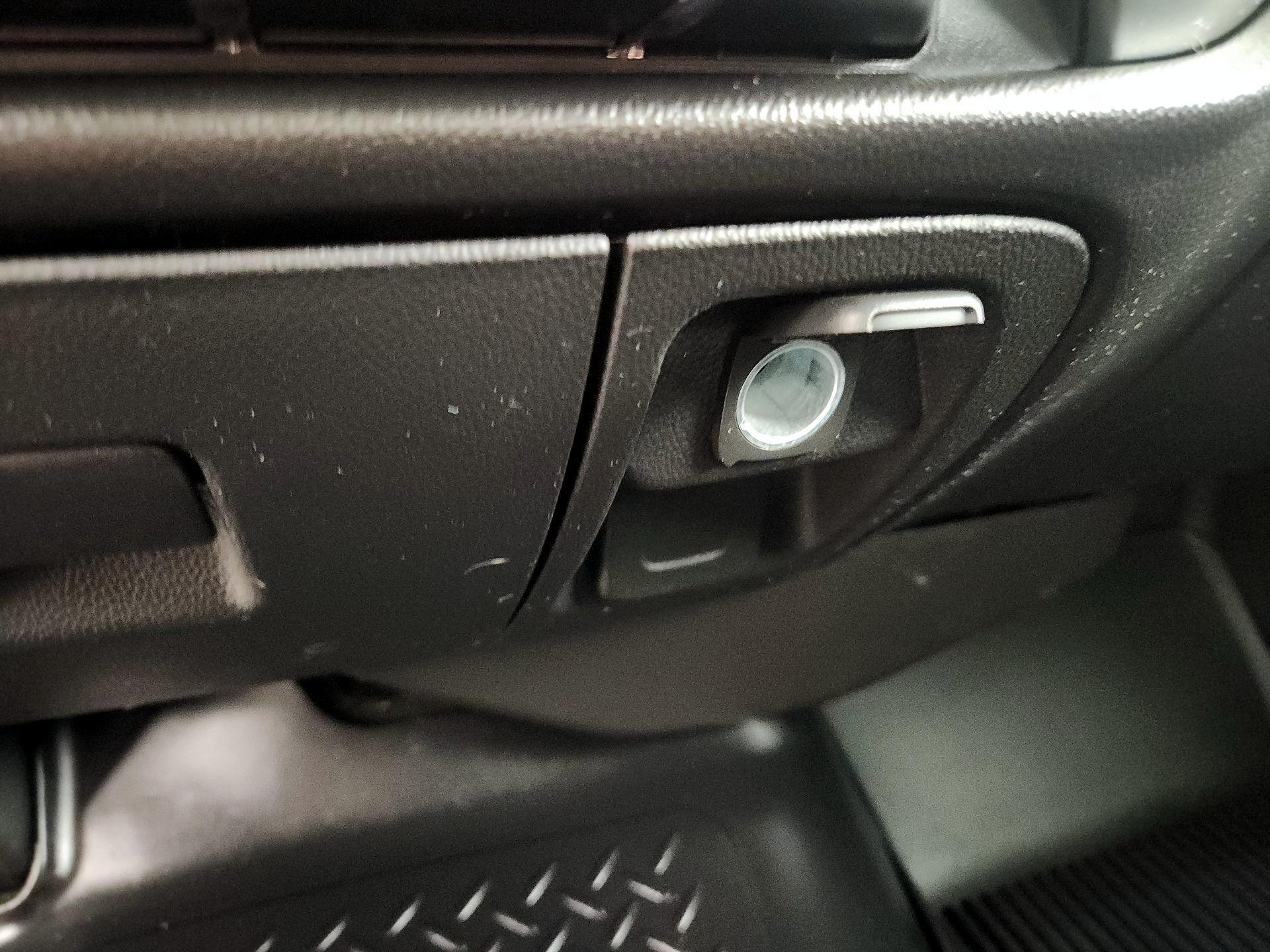 Thumbnail: 2015 Chevrolet Silverado 1500 - 18