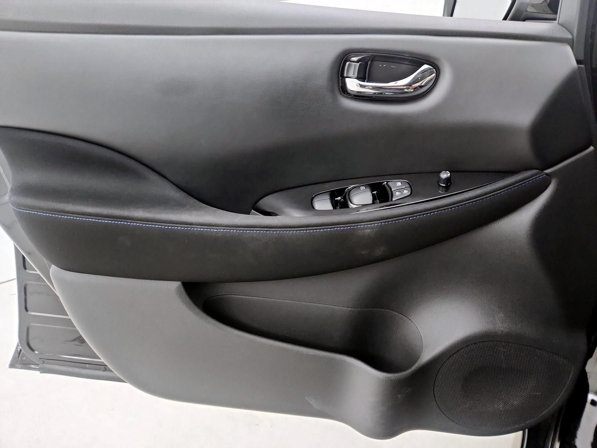 Thumbnail: 2020 Nissan Leaf - 12