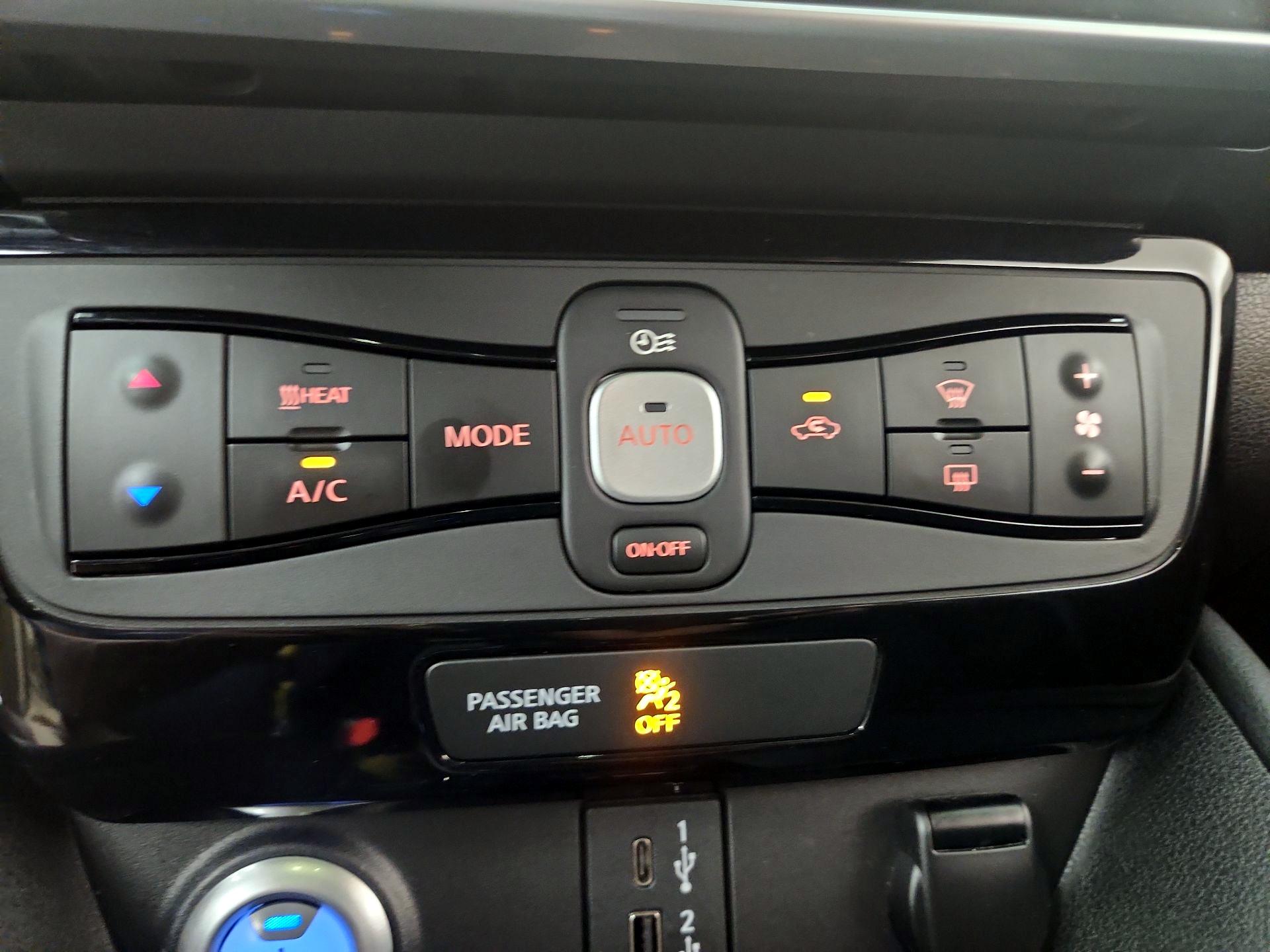 Thumbnail: 2020 Nissan Leaf - 17