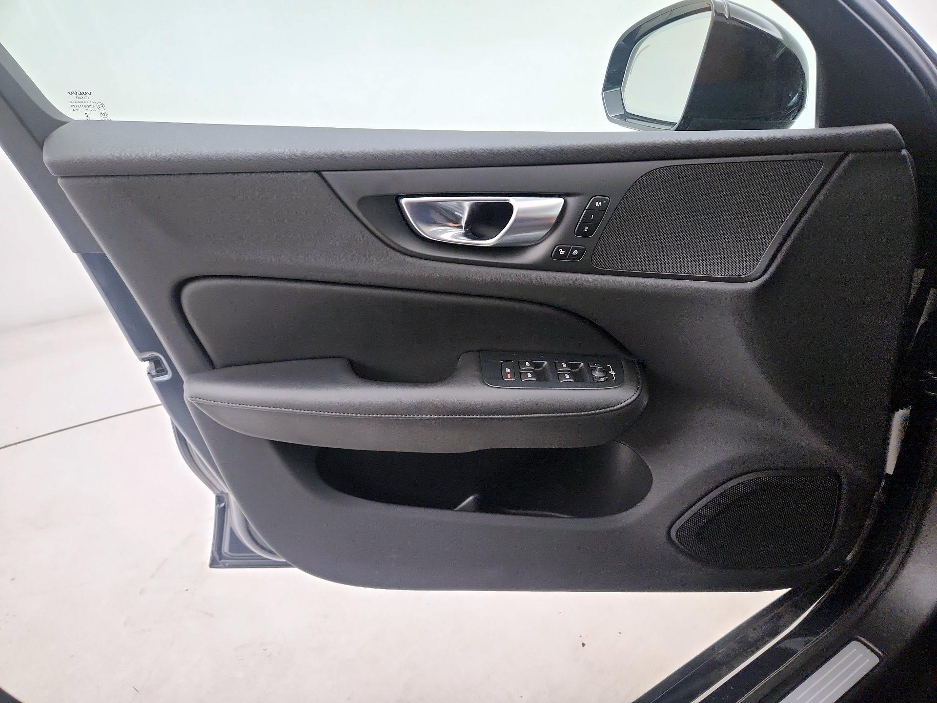 Thumbnail: 2025 Volvo S60 - 12