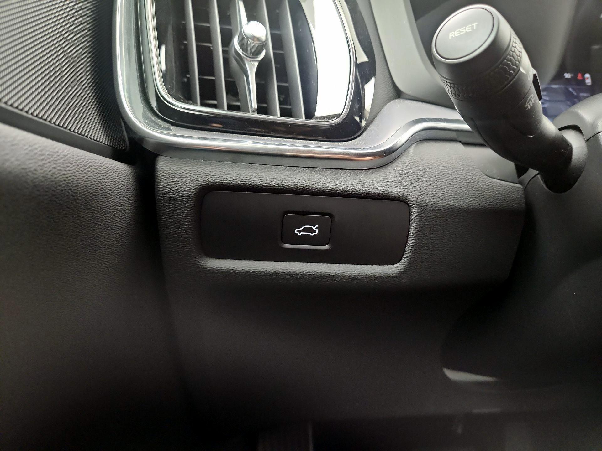 Thumbnail: 2025 Volvo S60 - 13