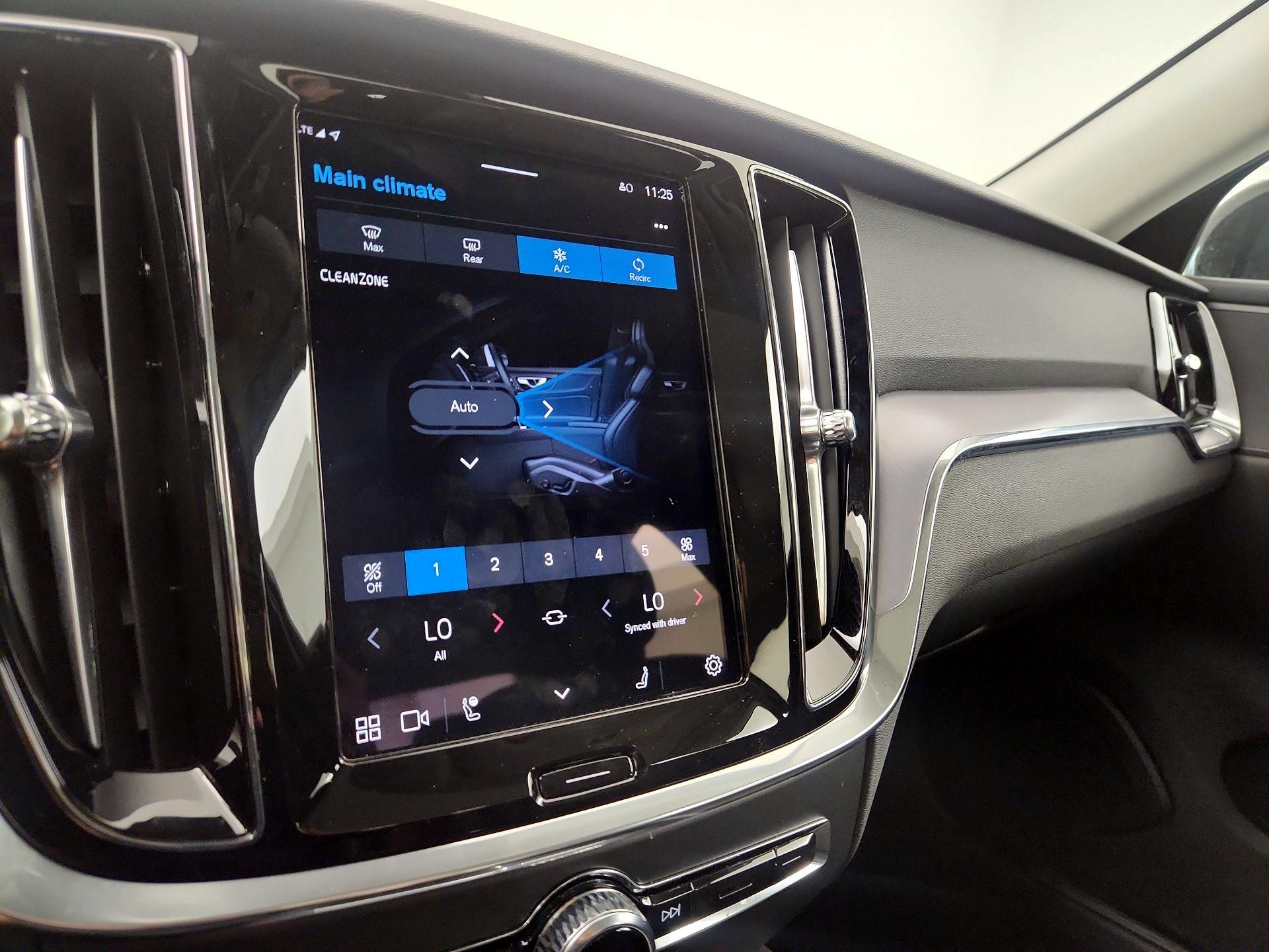 Thumbnail: 2025 Volvo S60 - 17