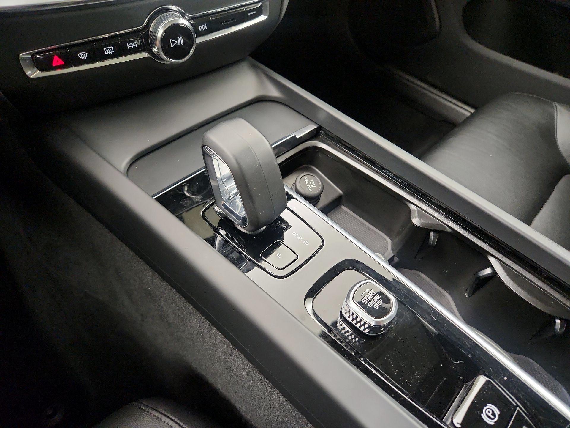 Thumbnail: 2025 Volvo S60 - 18