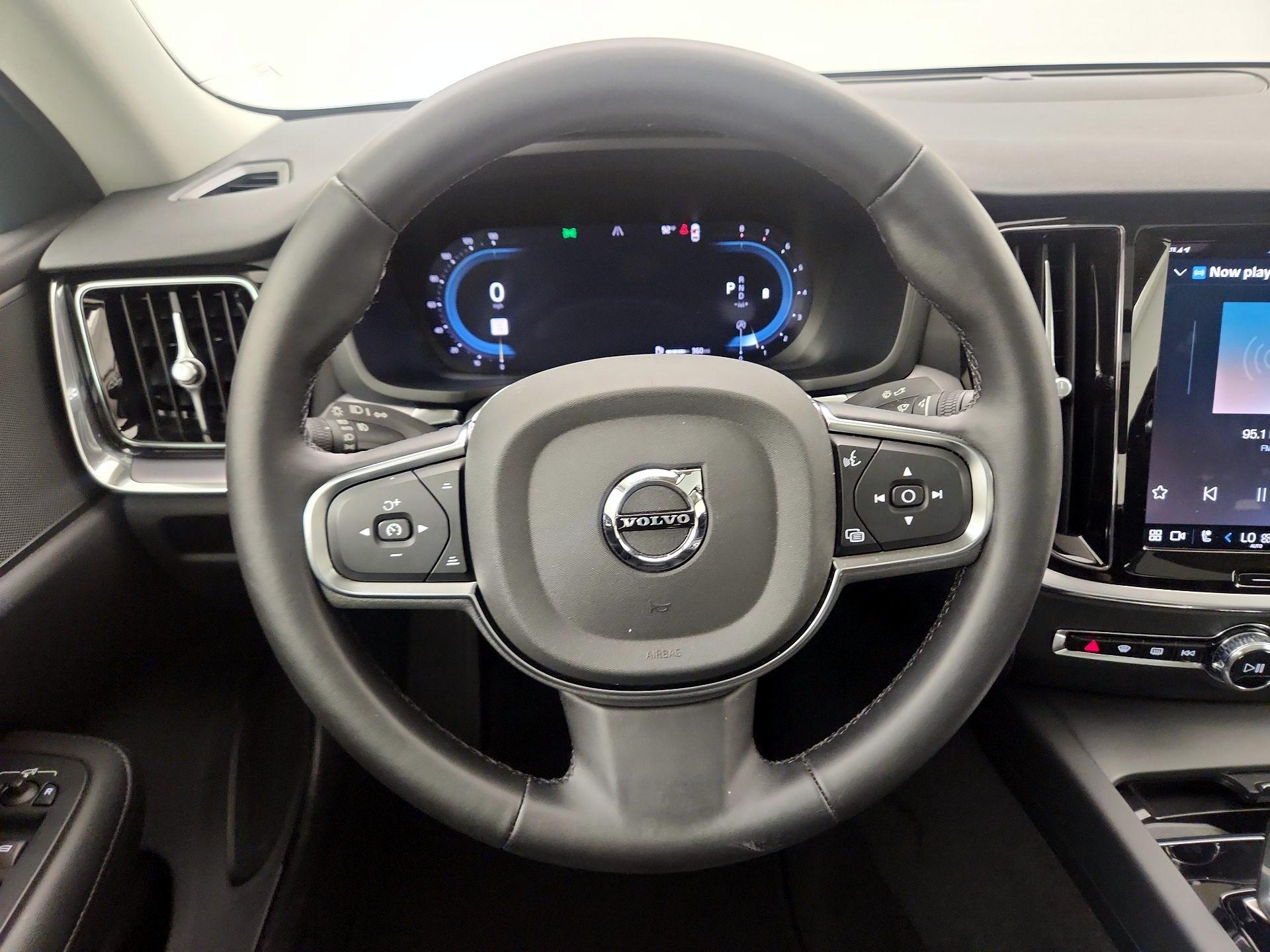 Thumbnail: 2025 Volvo S60 - 10