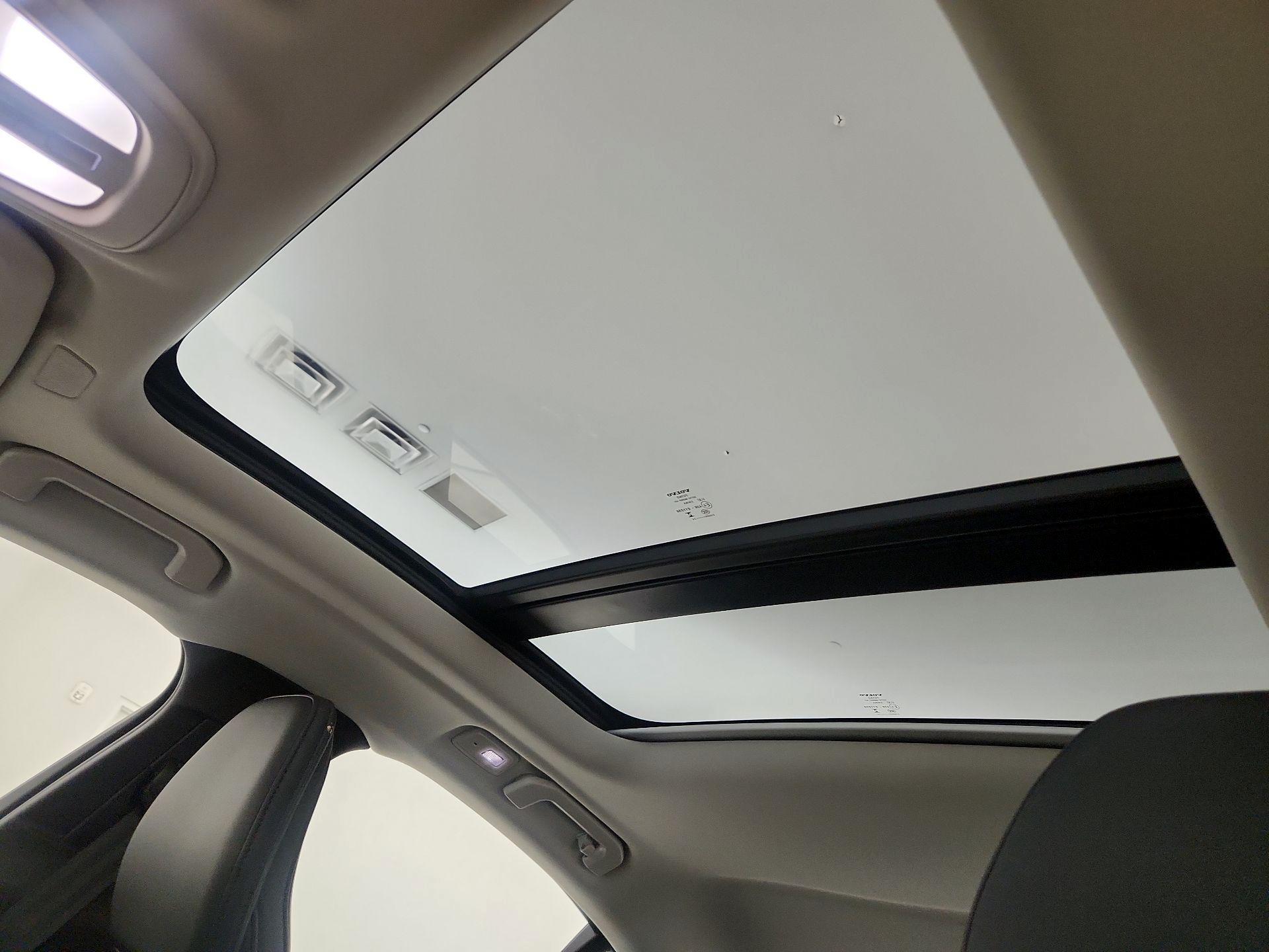 Thumbnail: 2025 Volvo S60 - 19