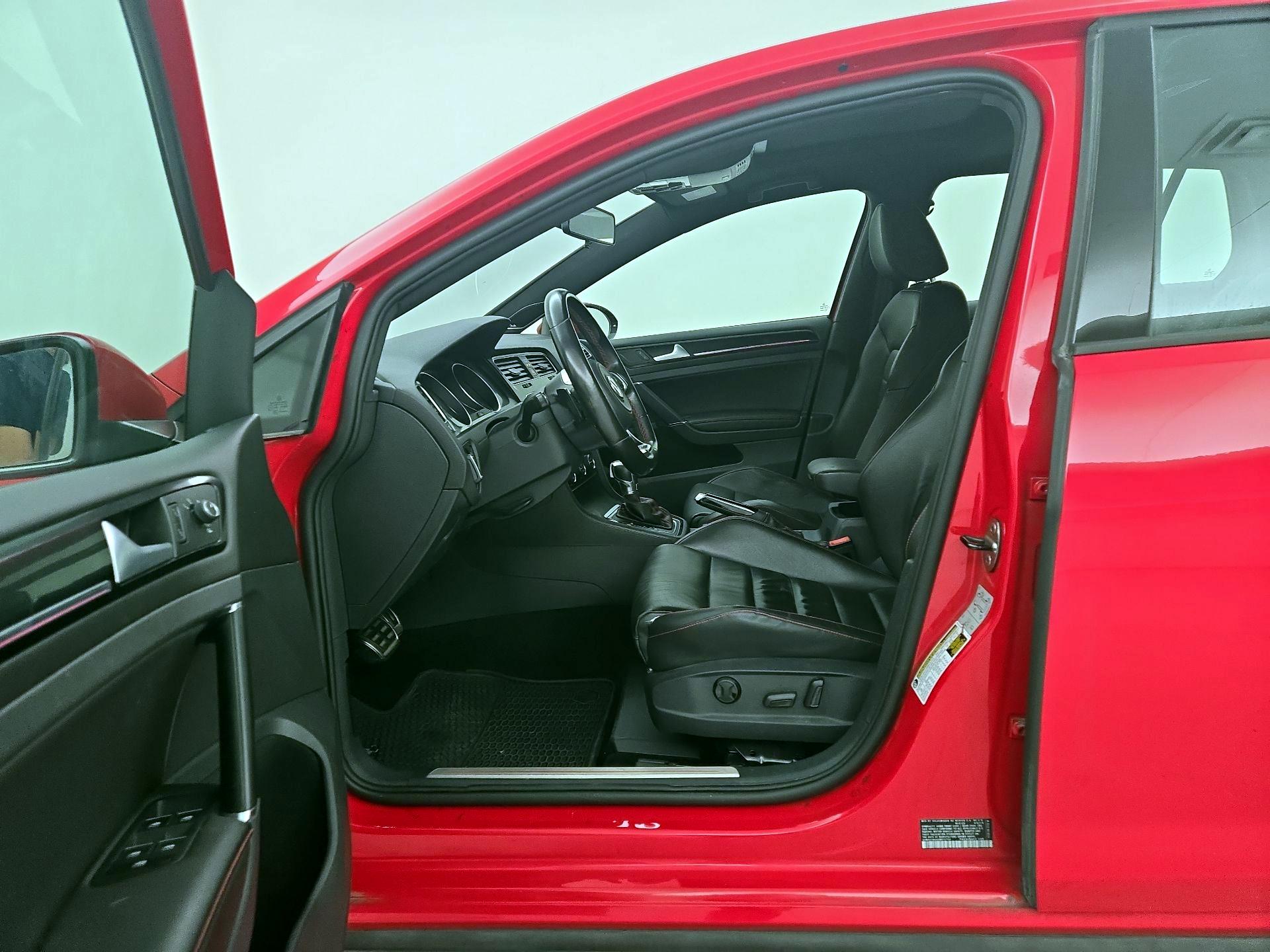 Thumbnail: 2016 Volkswagen Golf - 11