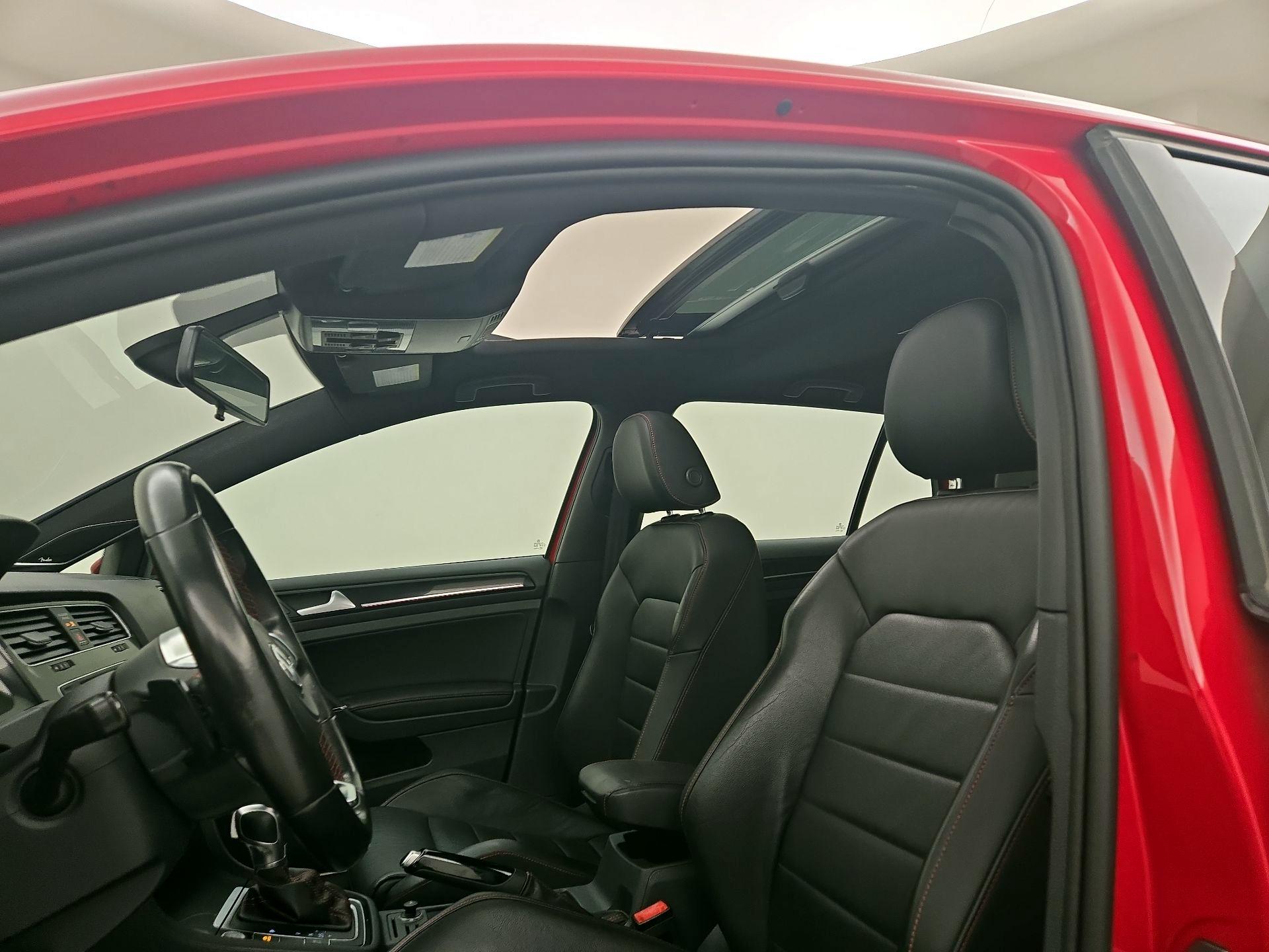 Thumbnail: 2016 Volkswagen Golf - 20