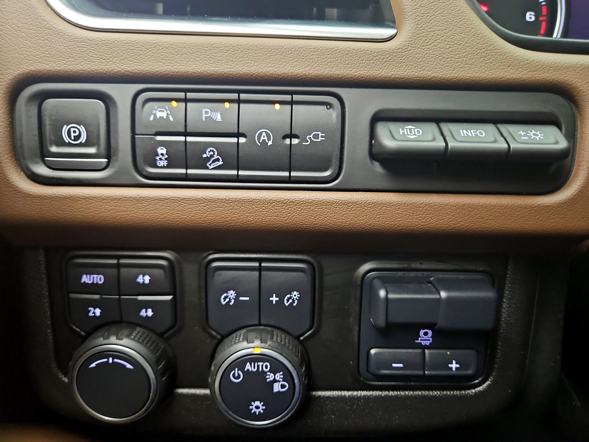 Thumbnail: 2021 Chevrolet Suburban - 11