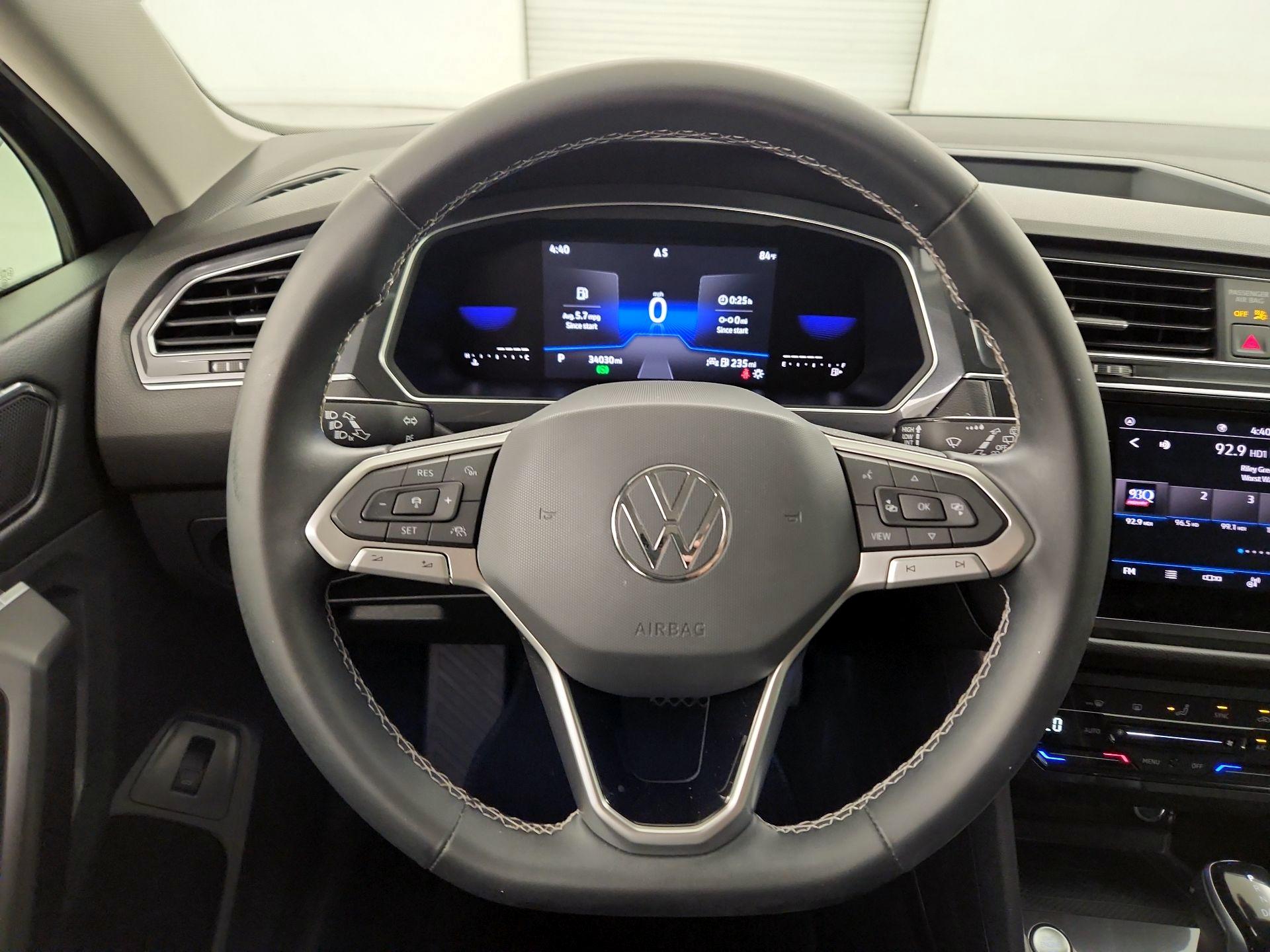Thumbnail: 2022 Volkswagen Tiguan - 10