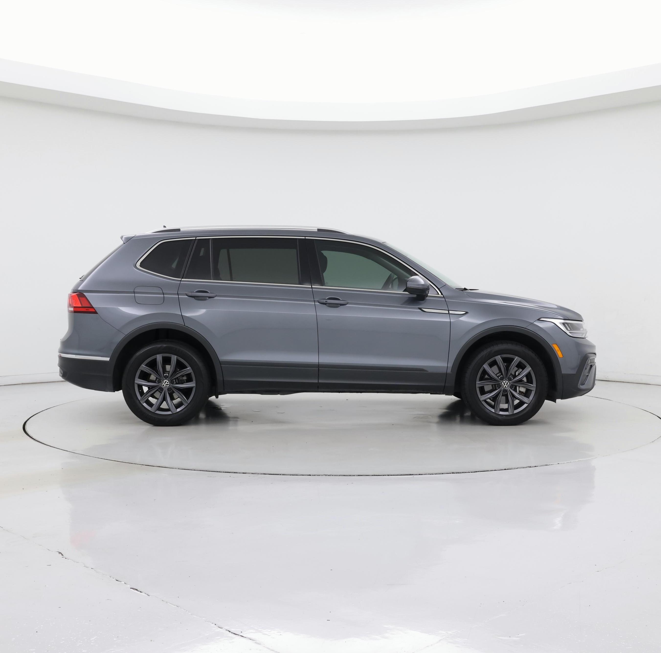 Thumbnail: 2022 Volkswagen Tiguan - 7