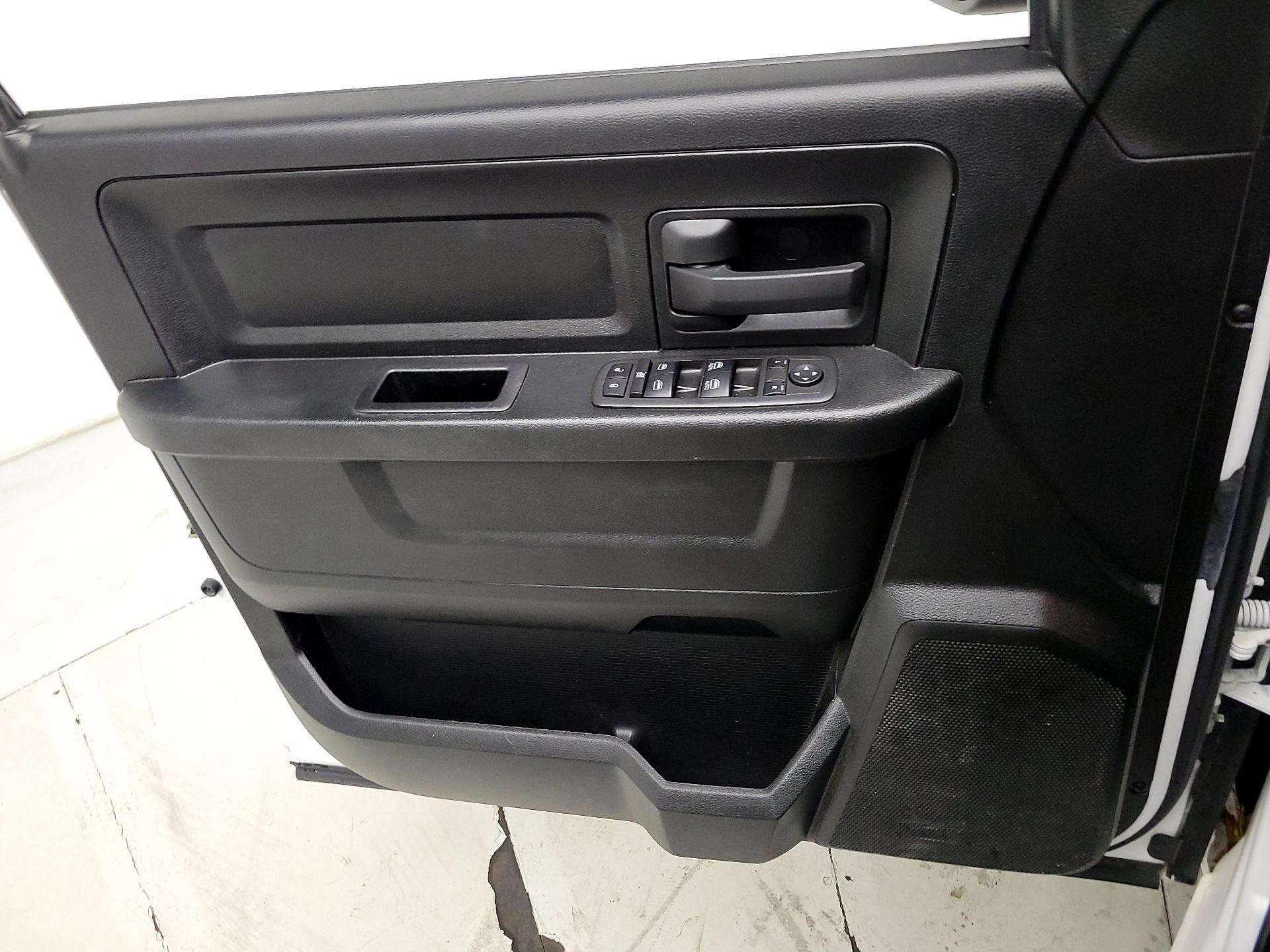 Thumbnail: 2021 RAM 1500 Classic - 12