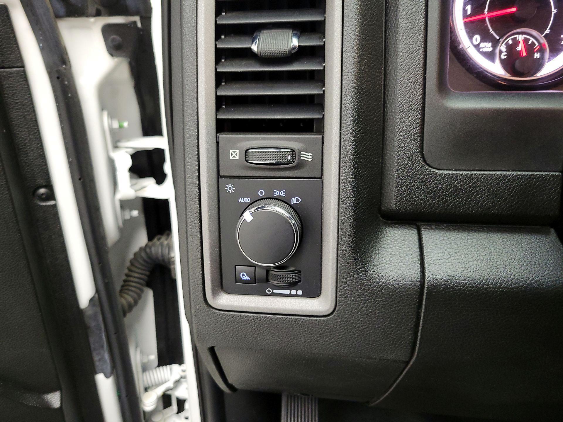 Thumbnail: 2021 RAM 1500 Classic - 13