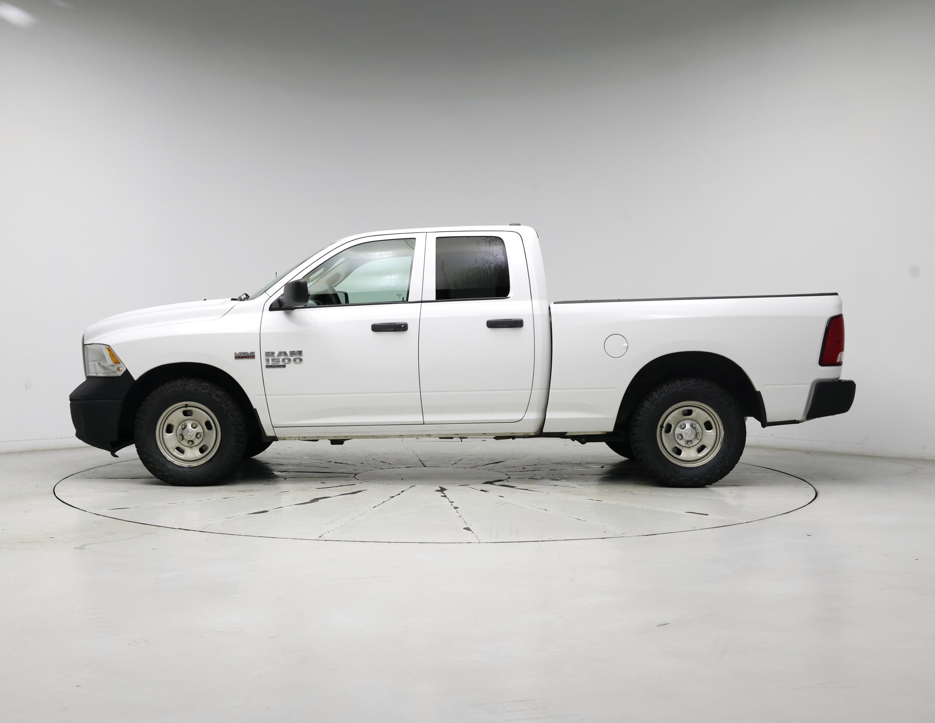 Thumbnail: 2021 RAM 1500 Classic - 3