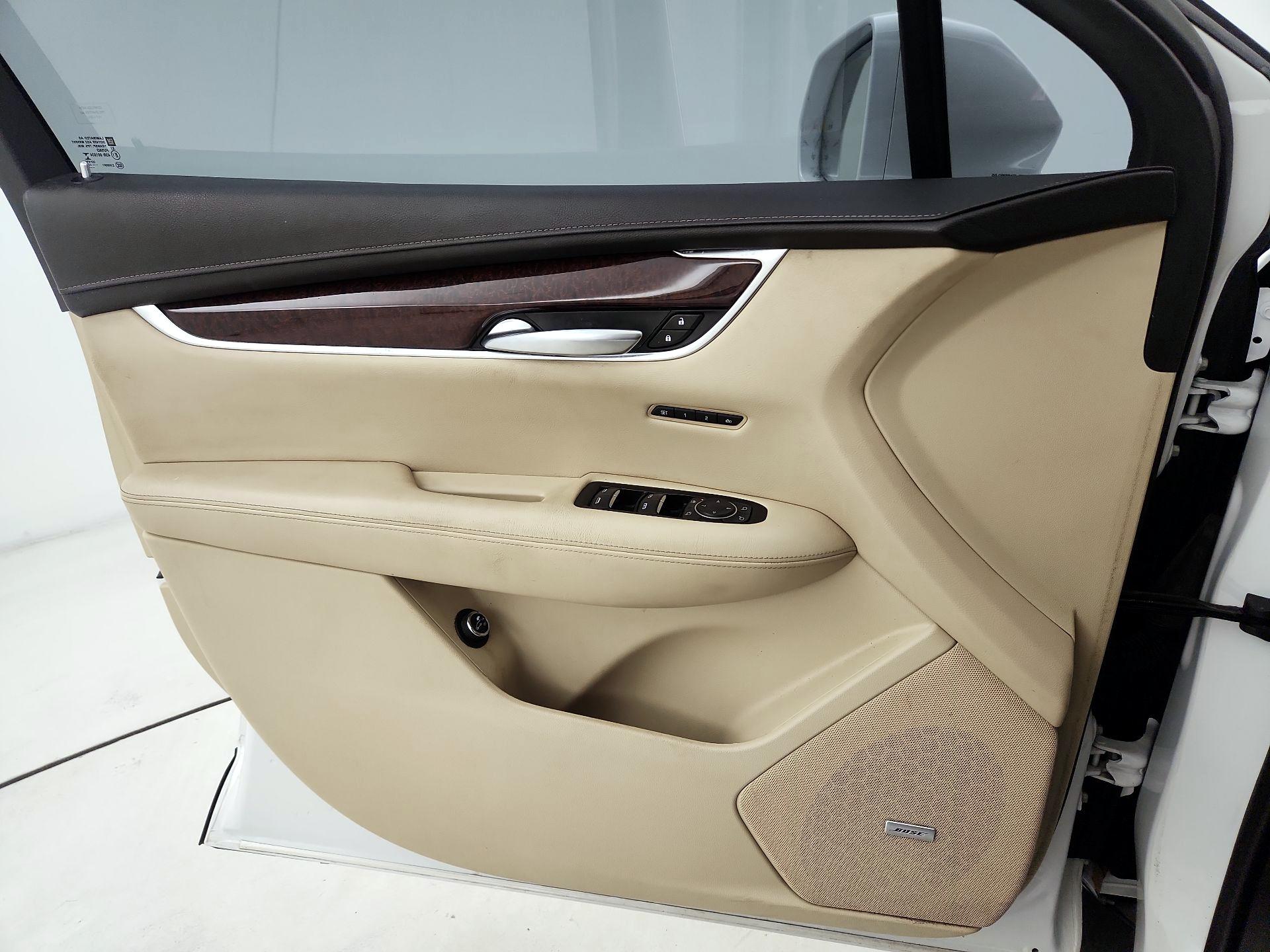 Thumbnail: 2017 Cadillac XT5 - 12