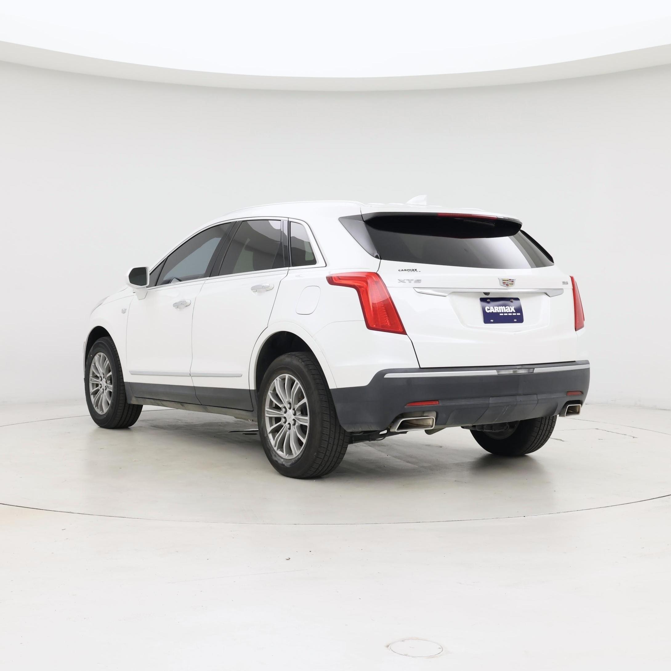 Thumbnail: 2017 Cadillac XT5 - 2