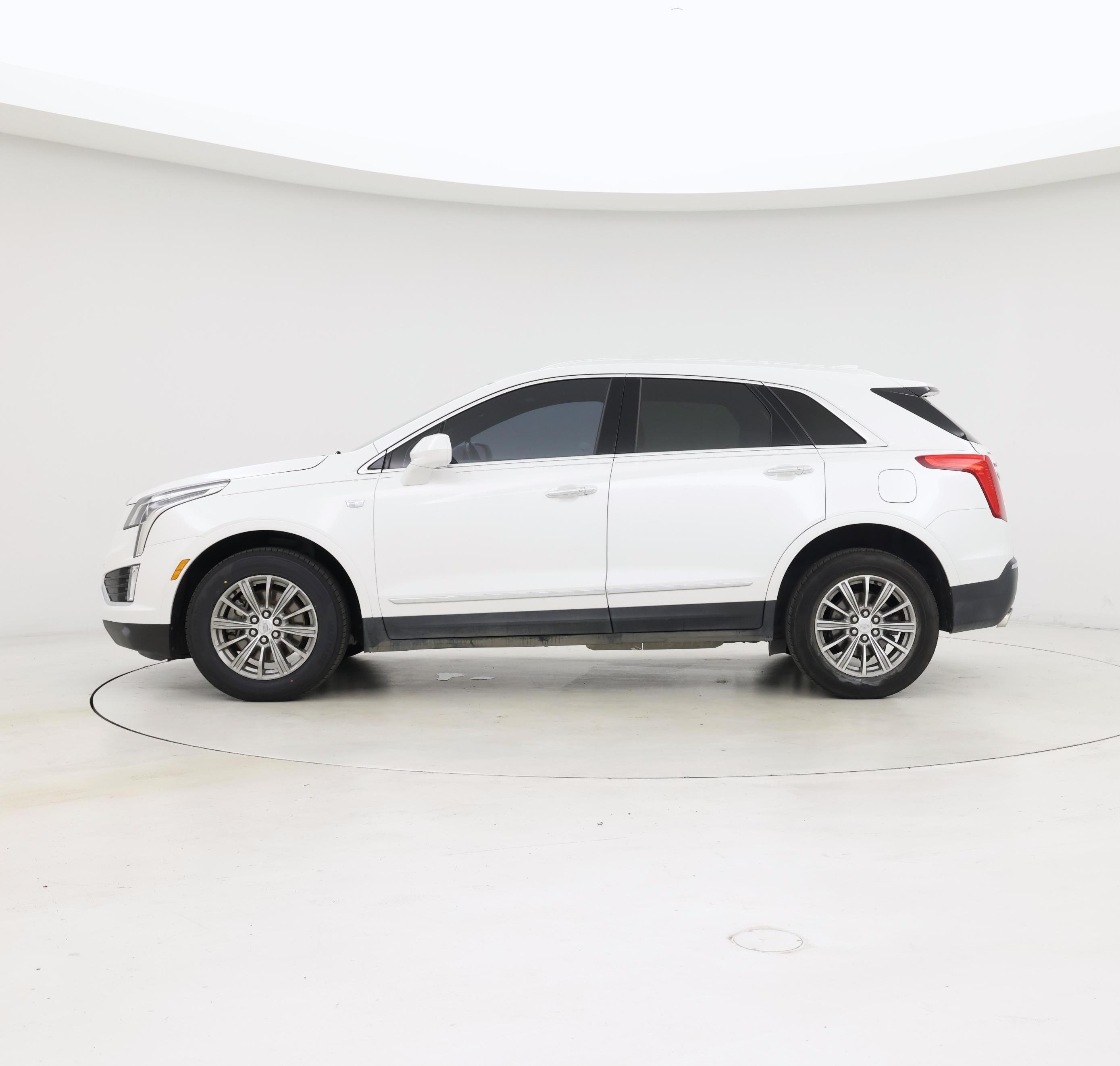 Thumbnail: 2017 Cadillac XT5 - 3
