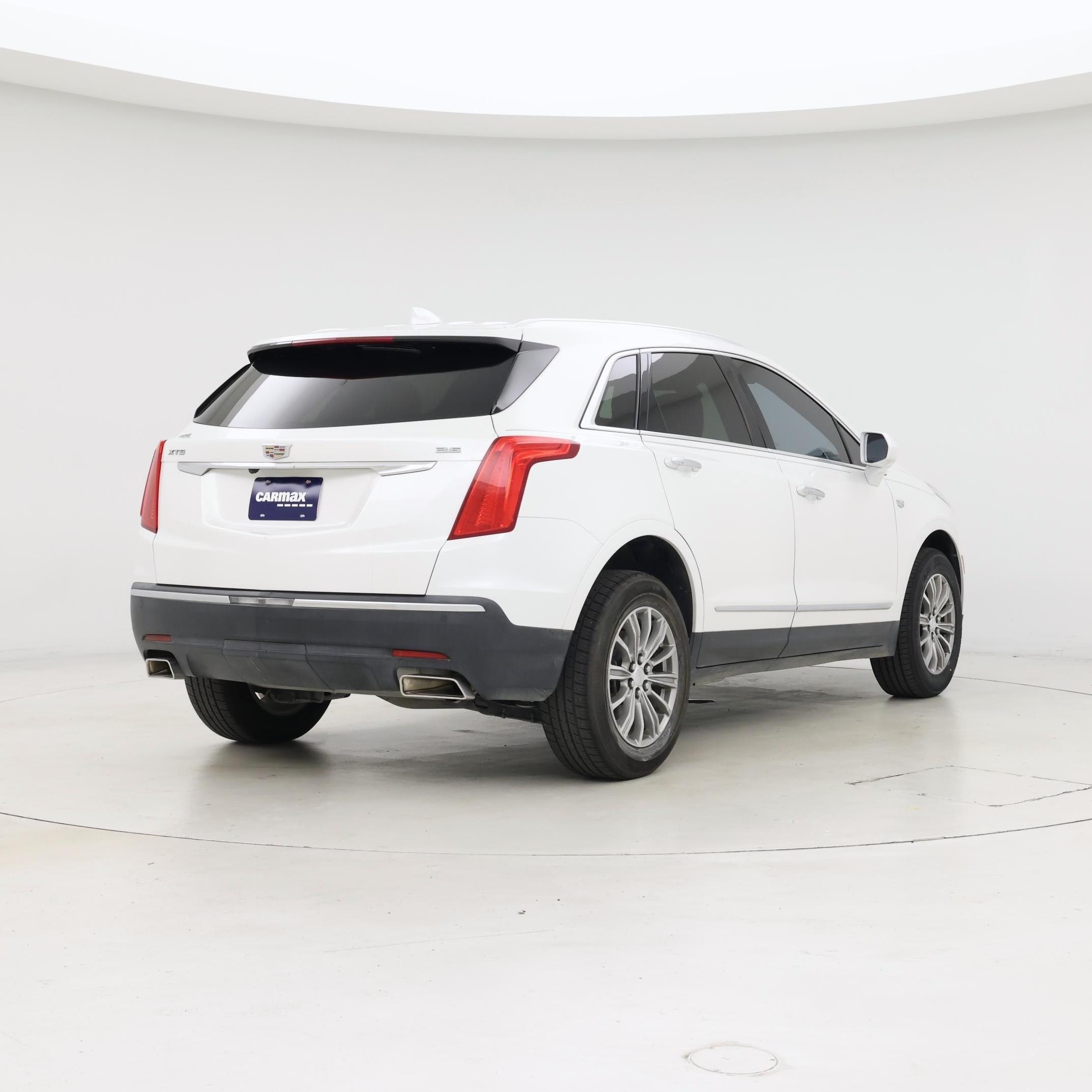 Thumbnail: 2017 Cadillac XT5 - 8