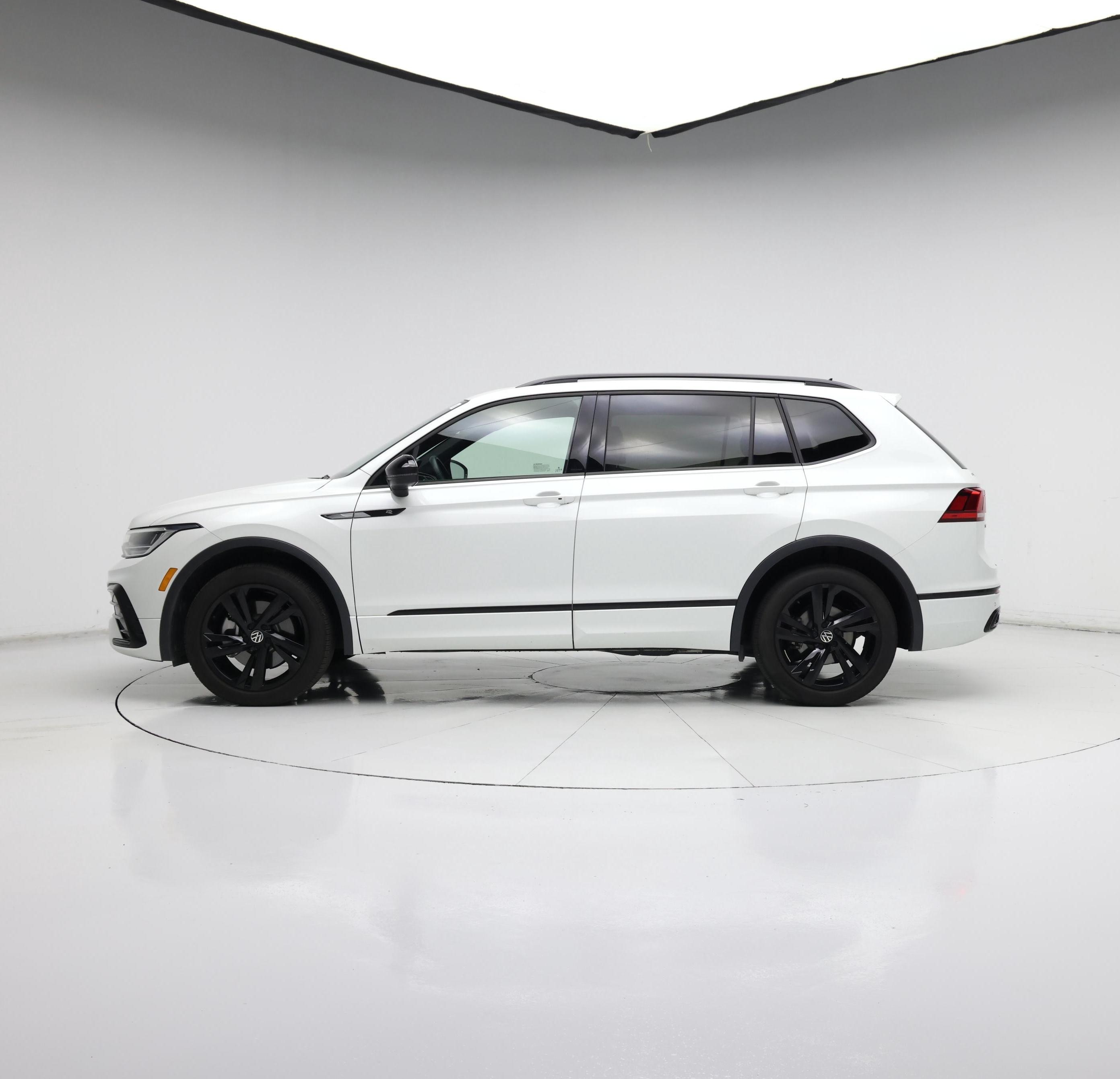 Thumbnail: 2024 Volkswagen Tiguan - 3
