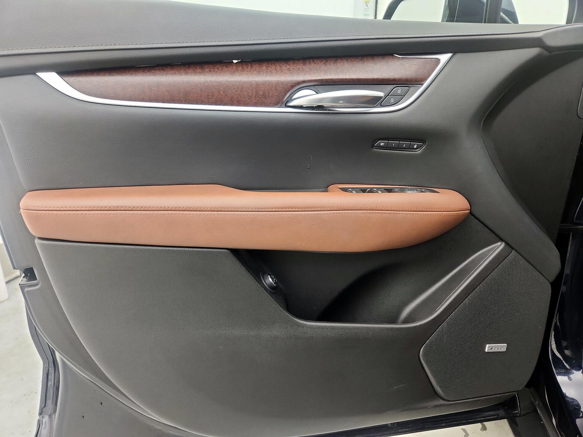 Thumbnail: 2022 Cadillac XT5 - 12