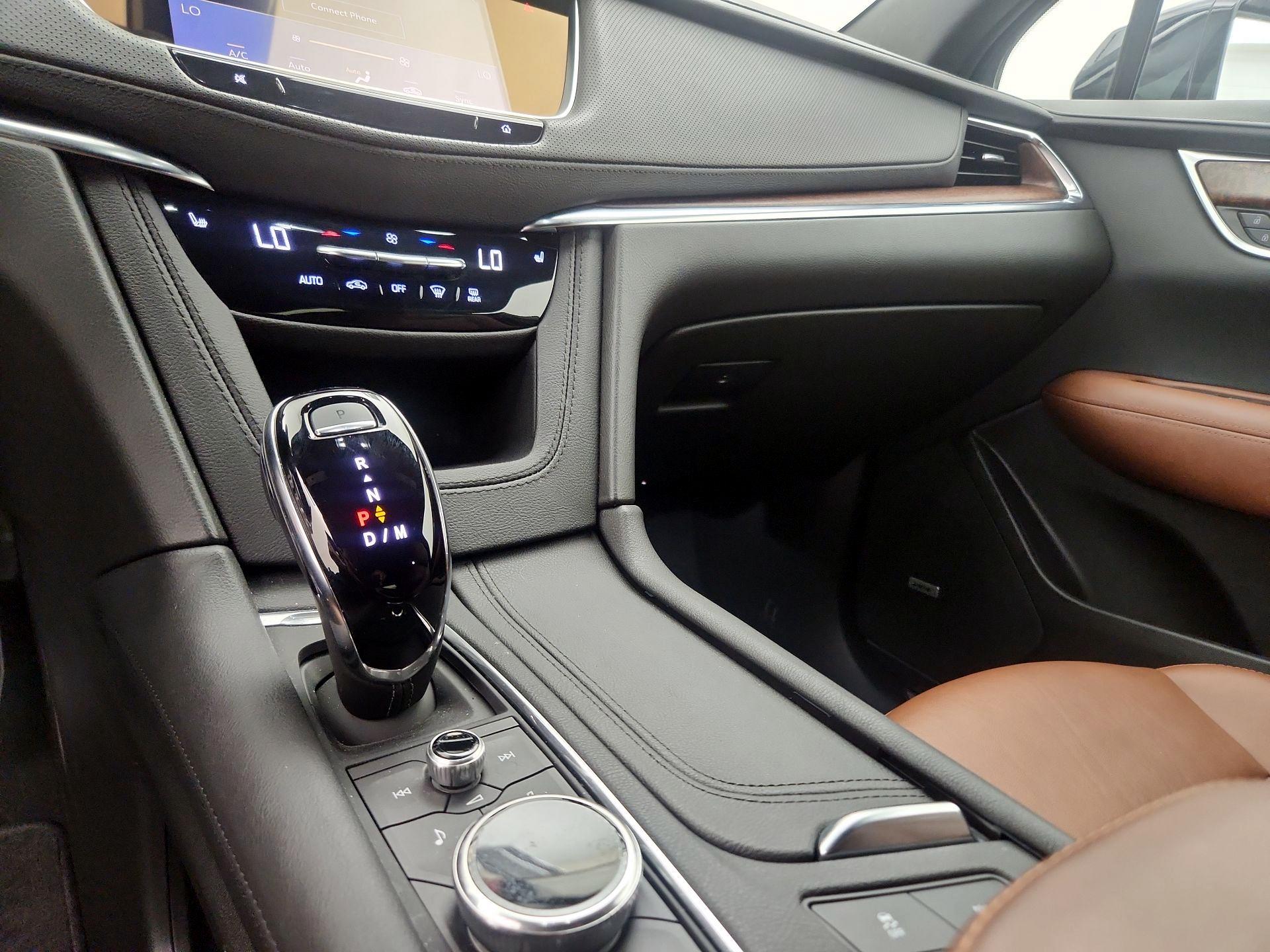 Thumbnail: 2022 Cadillac XT5 - 17