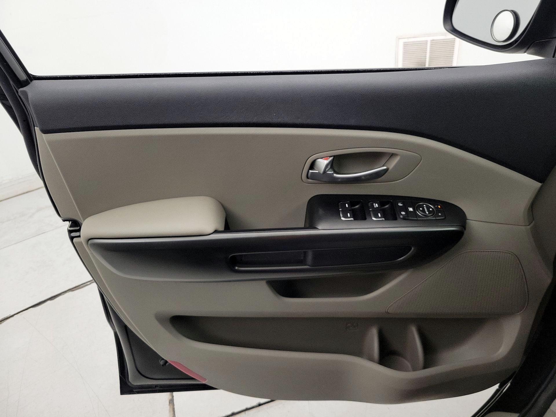 Thumbnail: 2020 Kia Sedona - 12